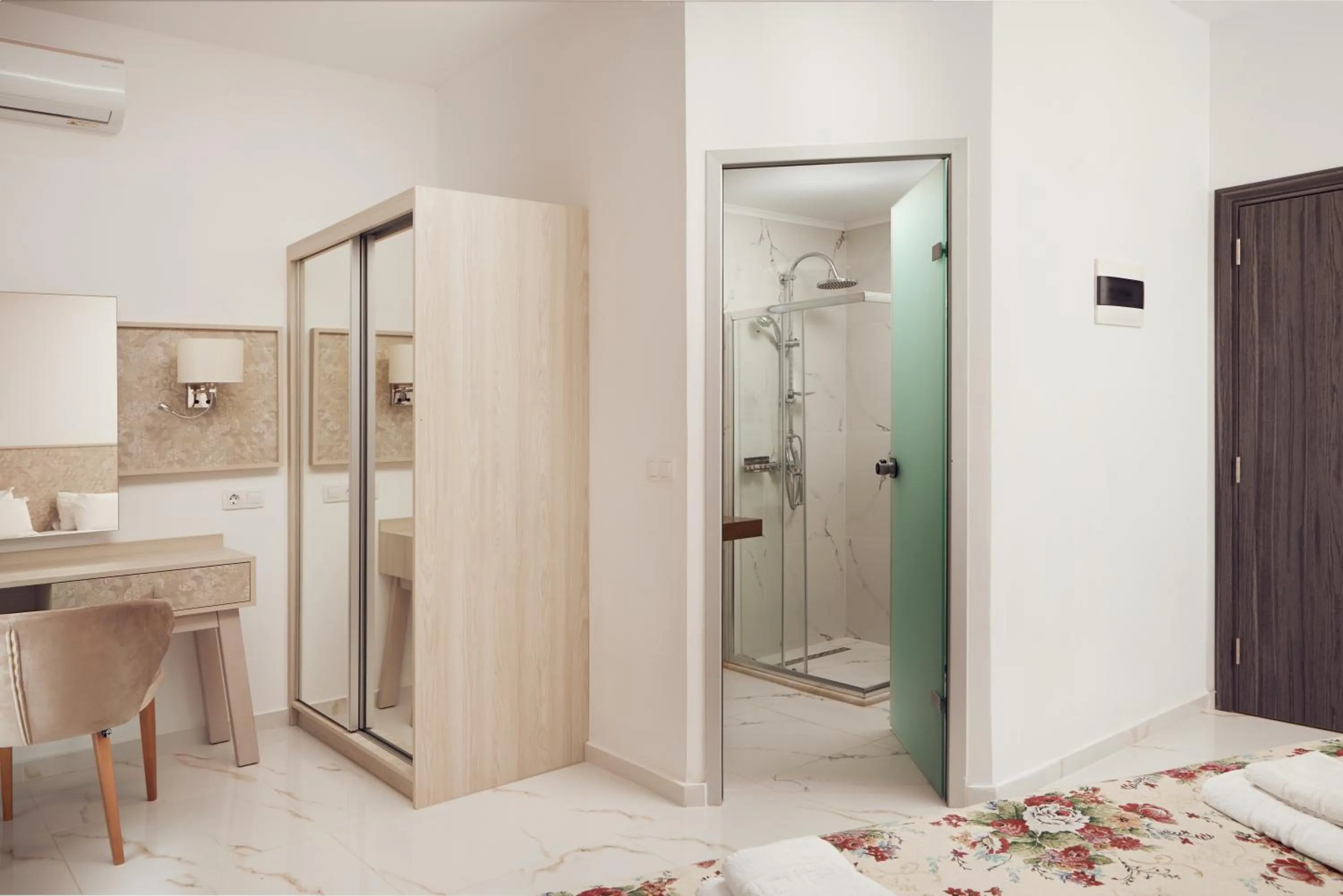 Shower in Amnissos Residence