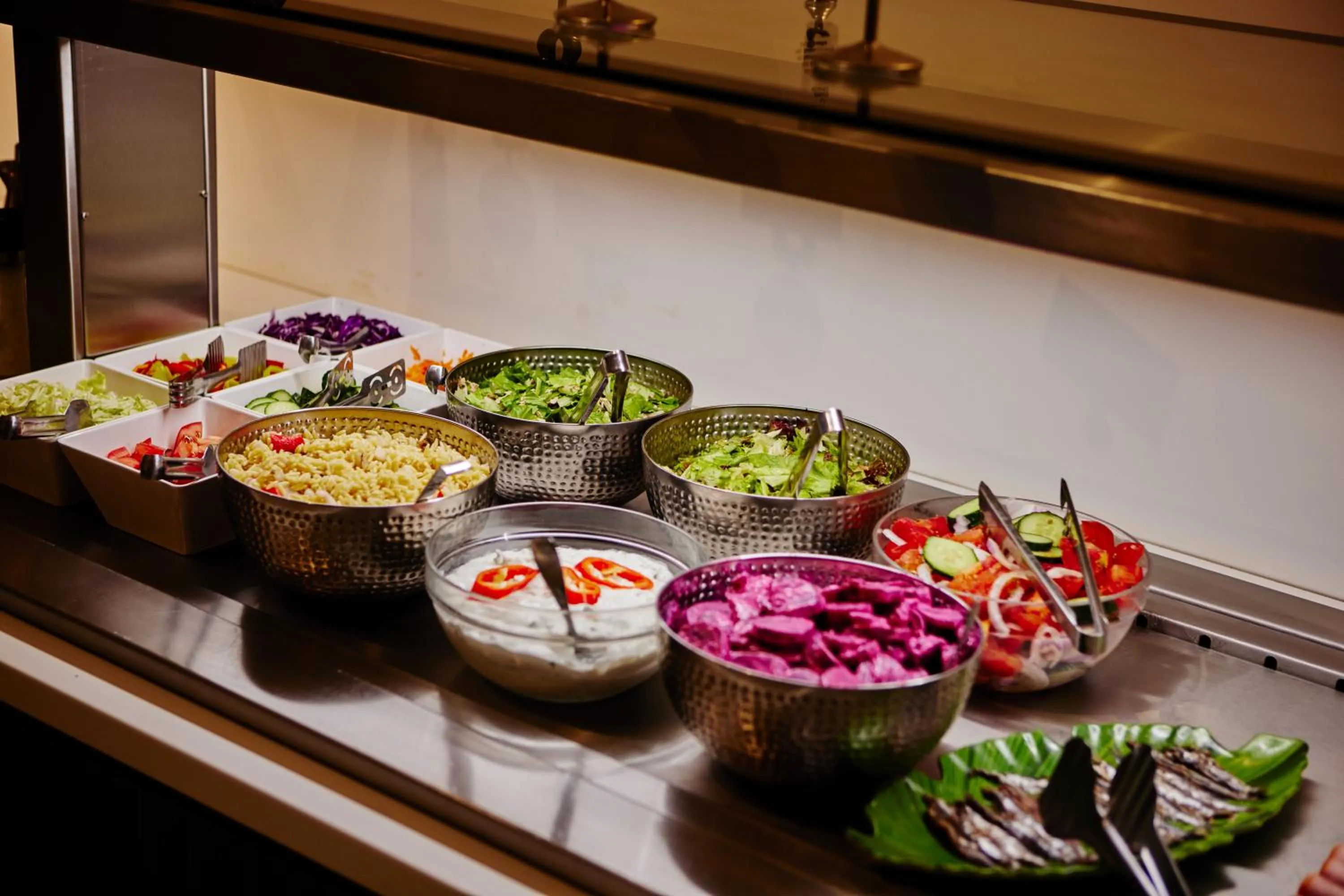 Restaurant/places to eat in Amnissos Residence