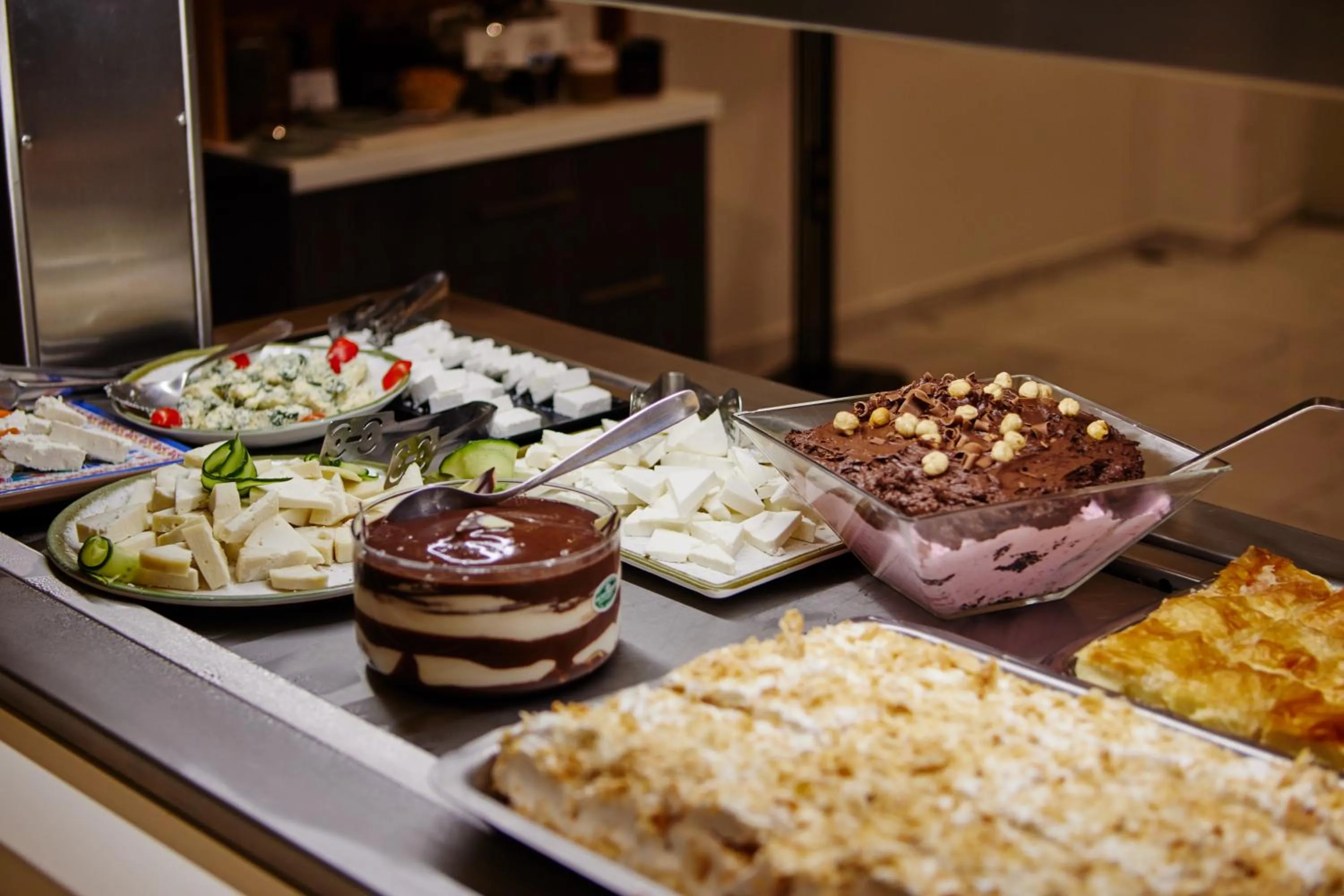 Restaurant/places to eat in Amnissos Residence