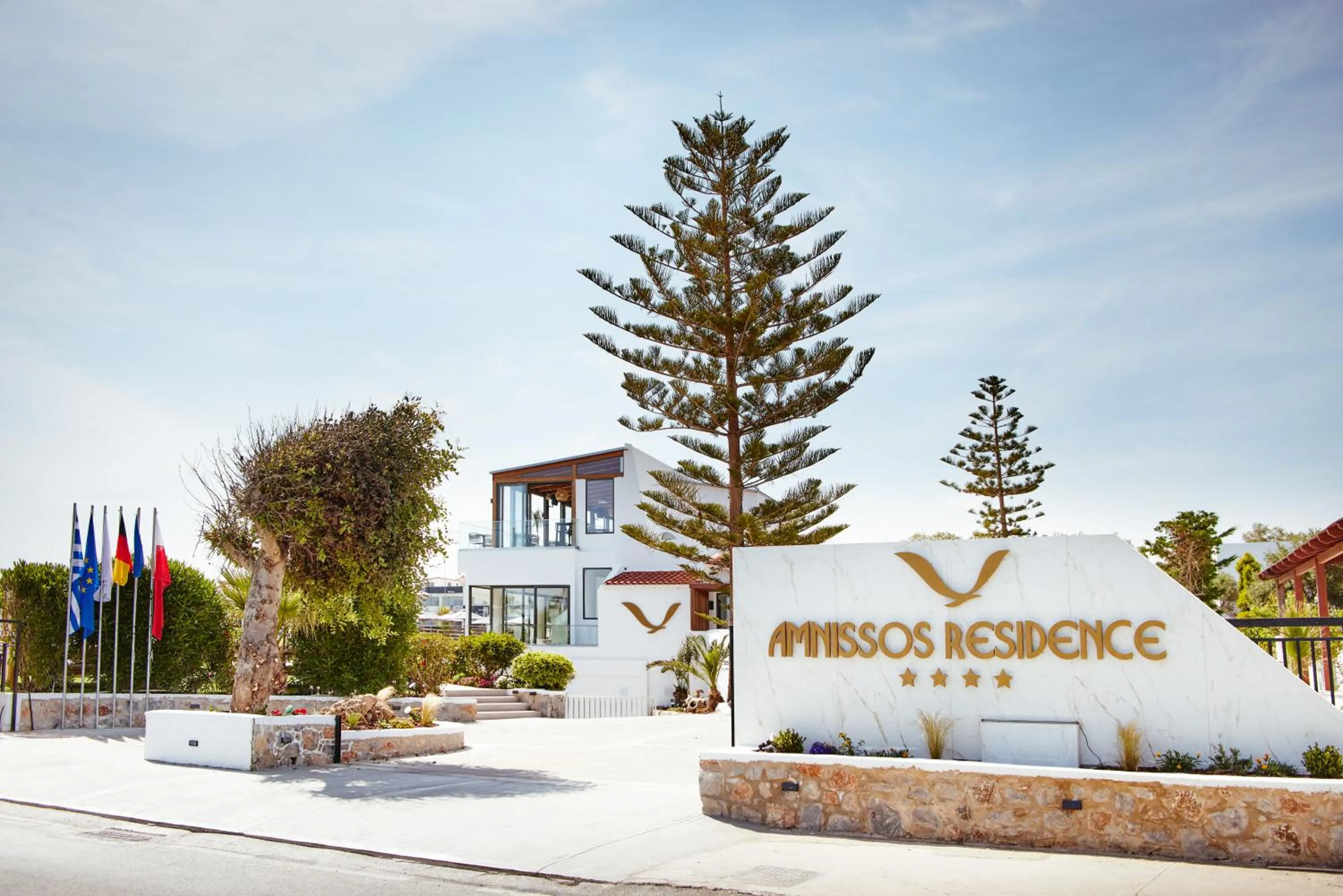 Facade/entrance in Amnissos Residence