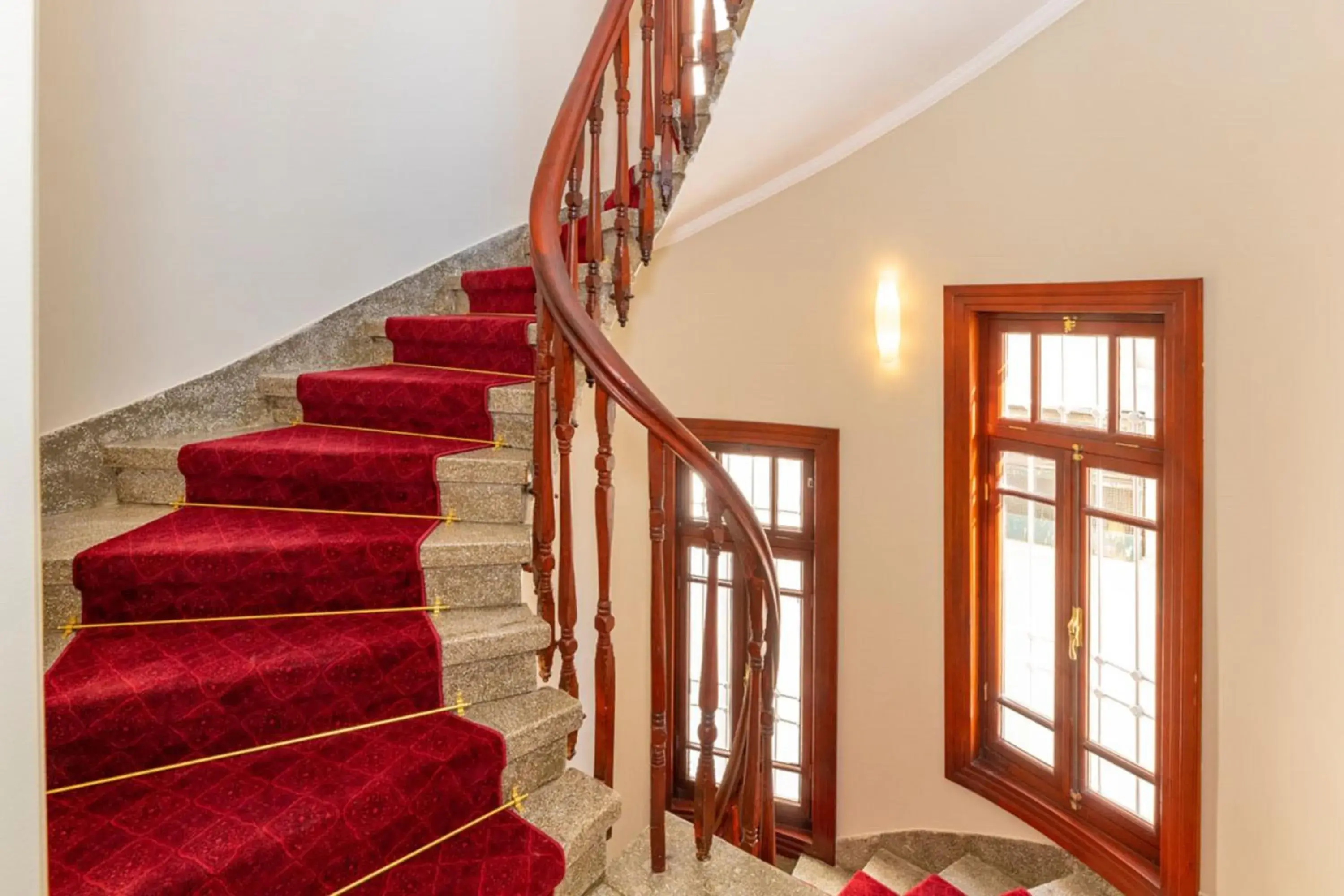 Property building in Blue Gilroy Hotel Property building in Blue Gilroy Hotel