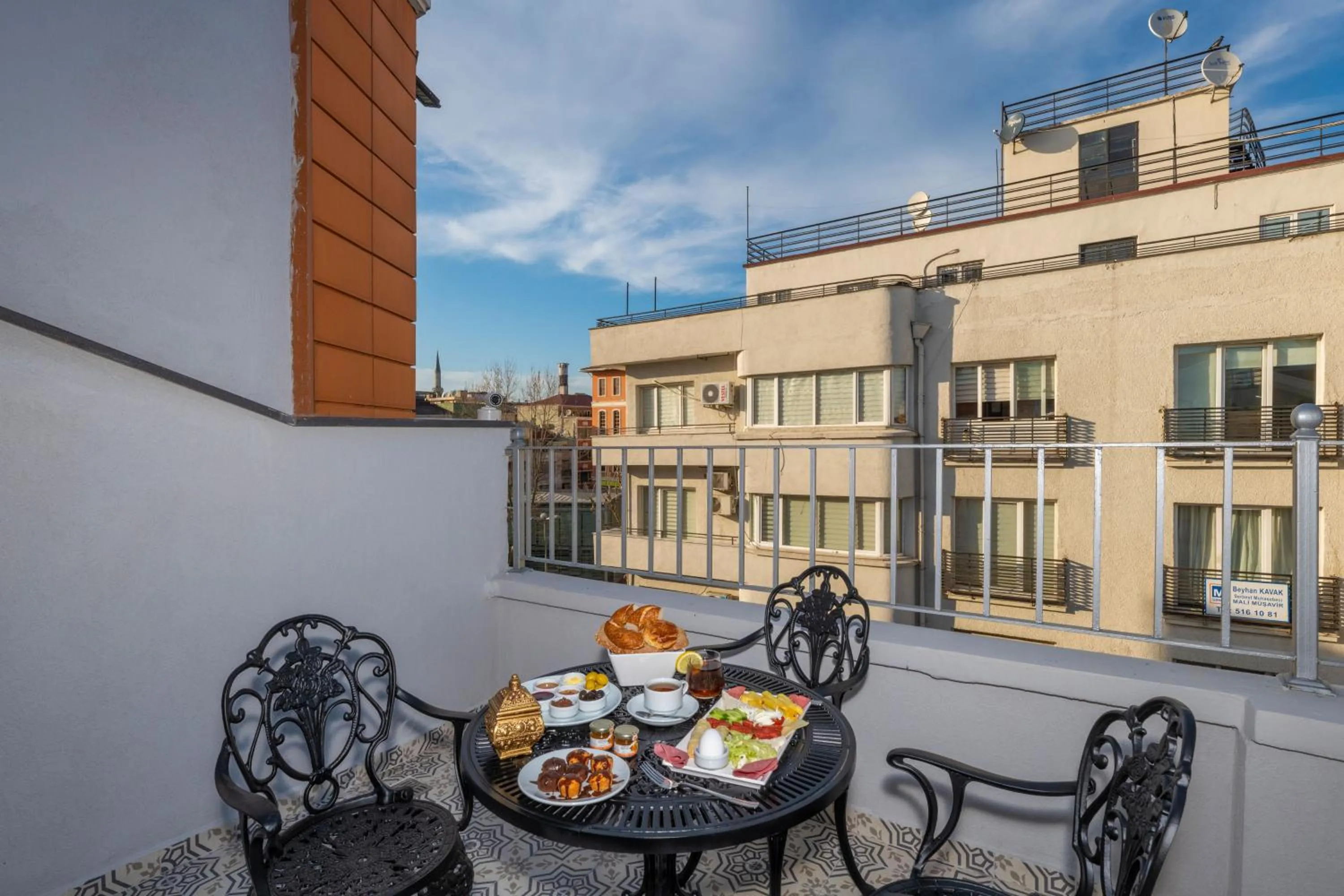 Day in Blue Gilroy Hotel