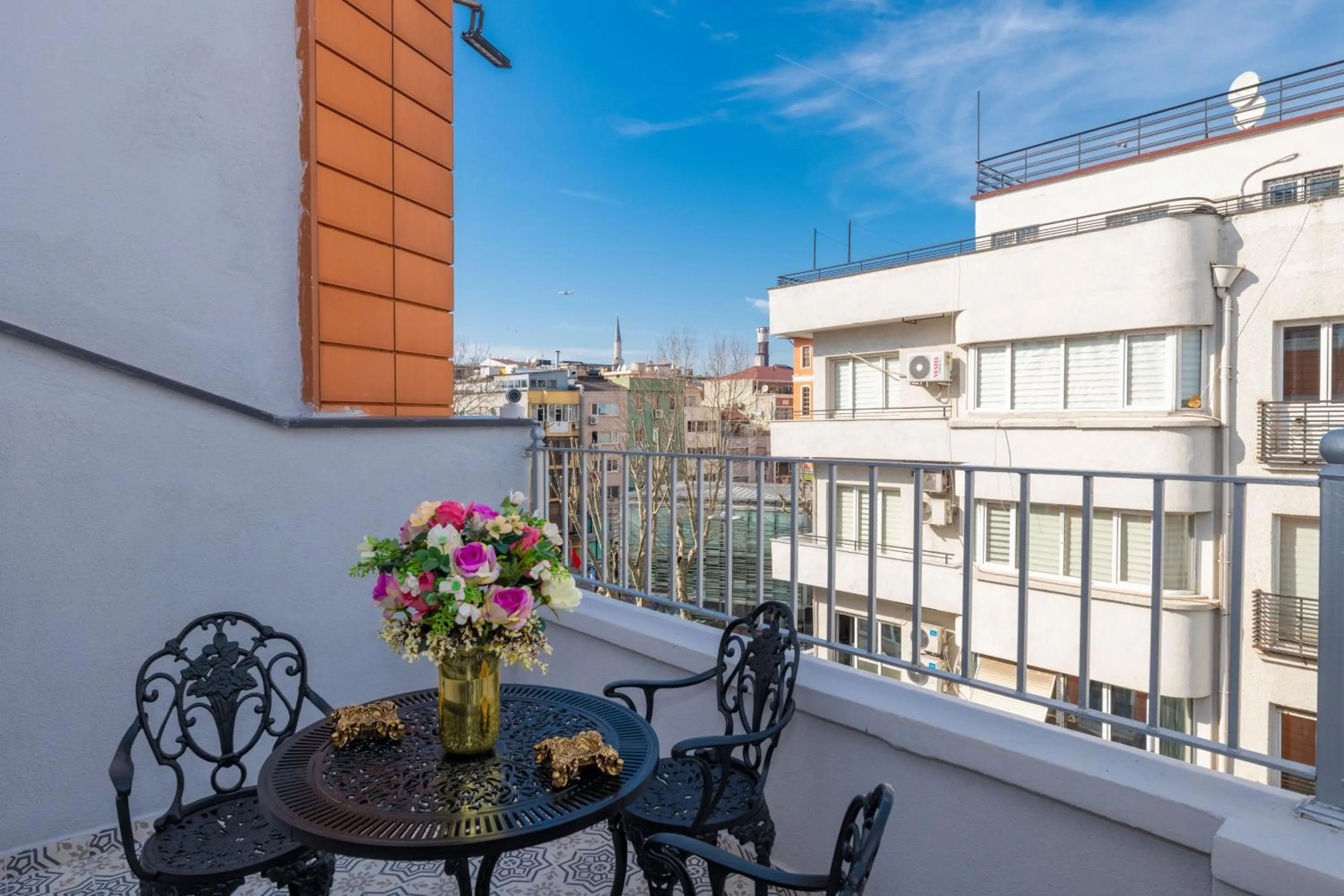 Day in Blue Gilroy Hotel