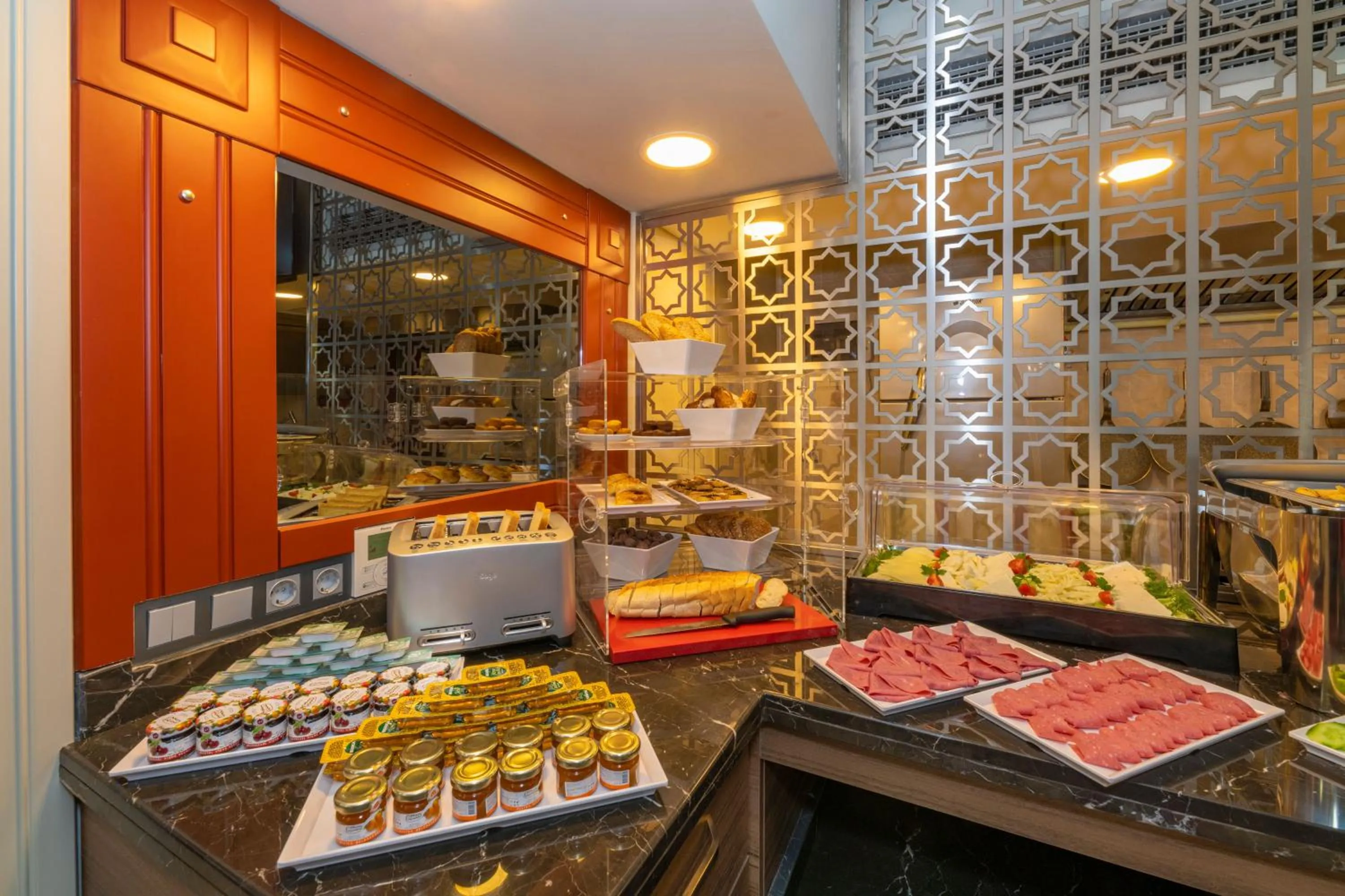 Kitchen or kitchenette in Blue Gilroy Hotel