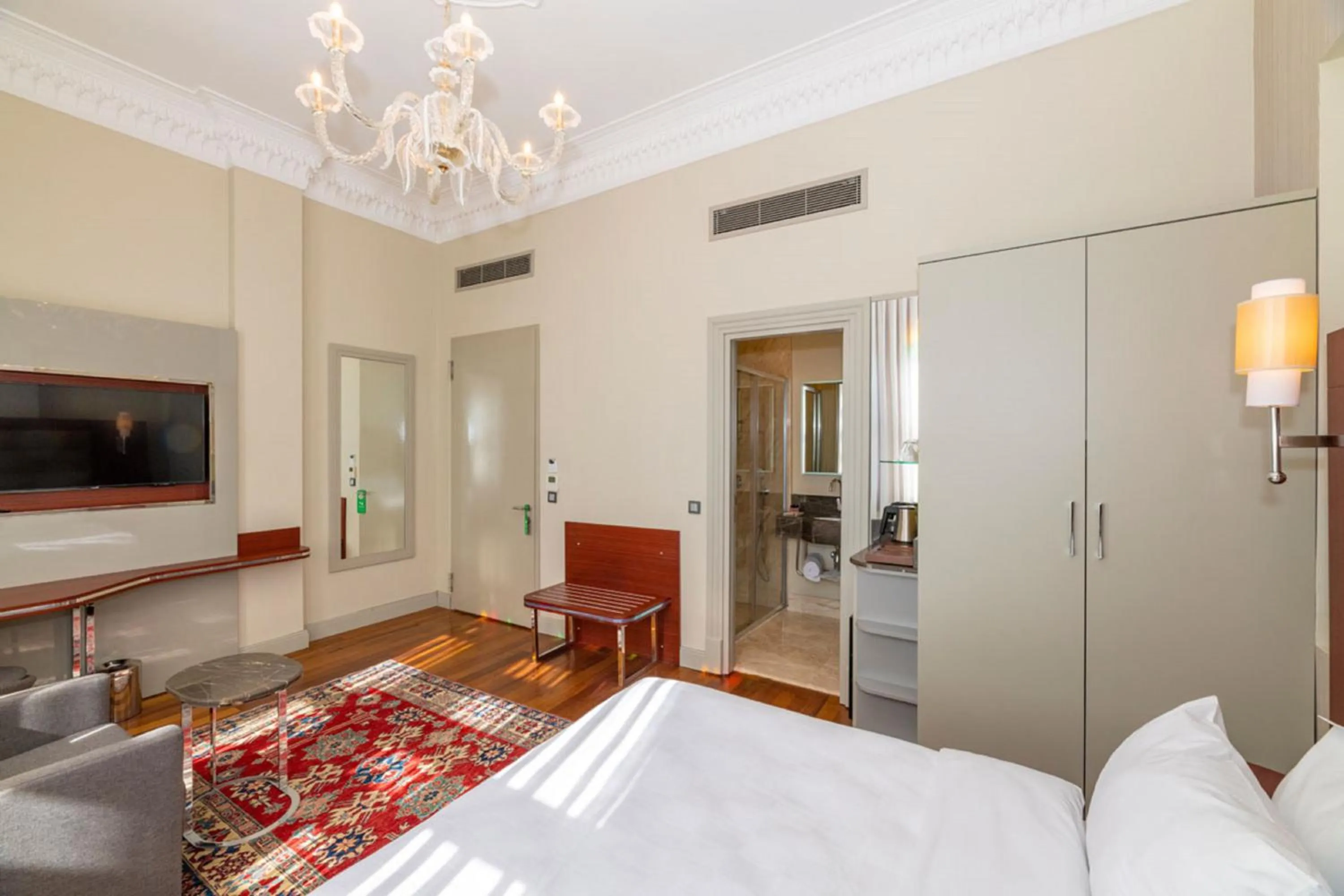 Bed in Blue Gilroy Hotel