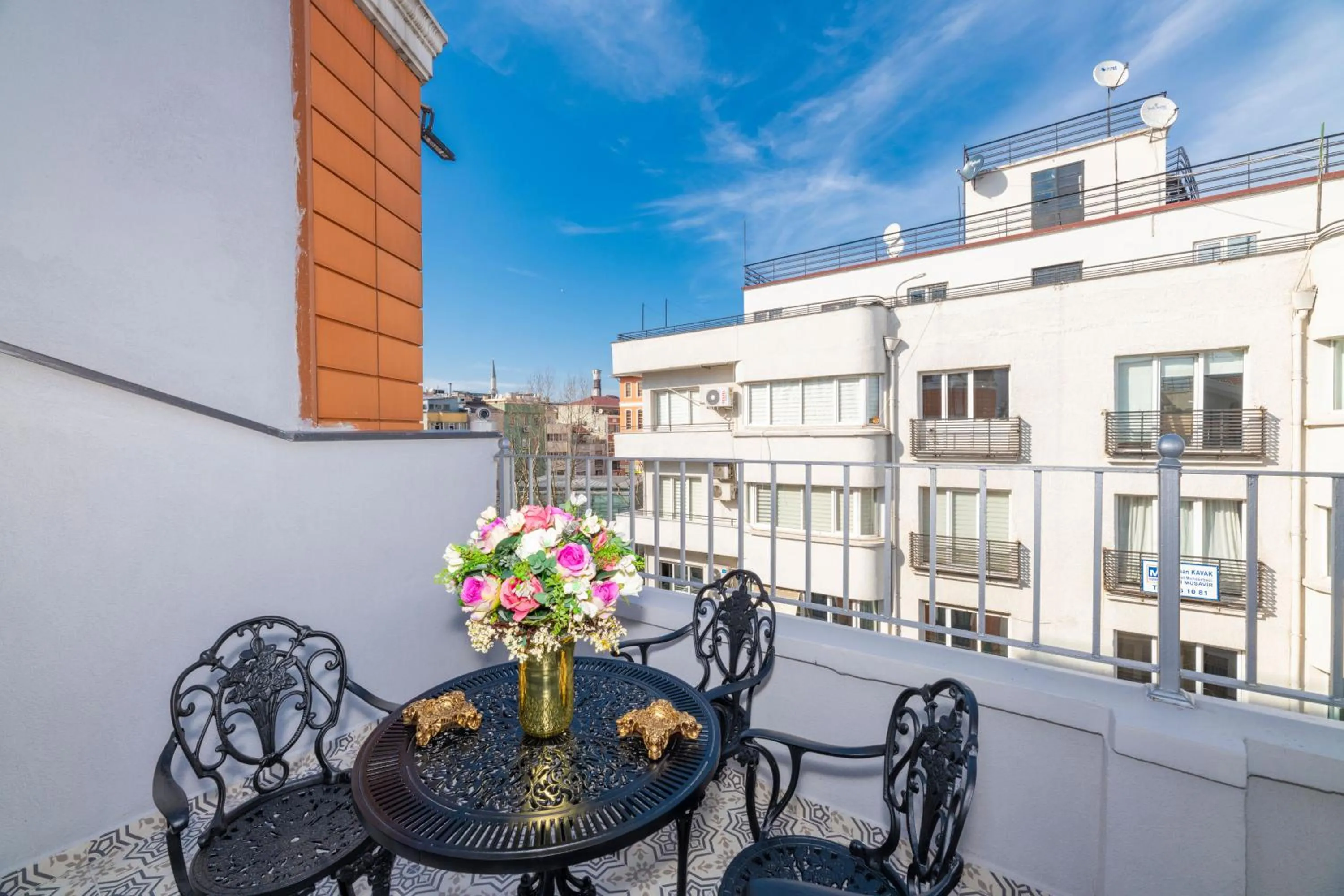 Balcony/Terrace in Blue Gilroy Hotel