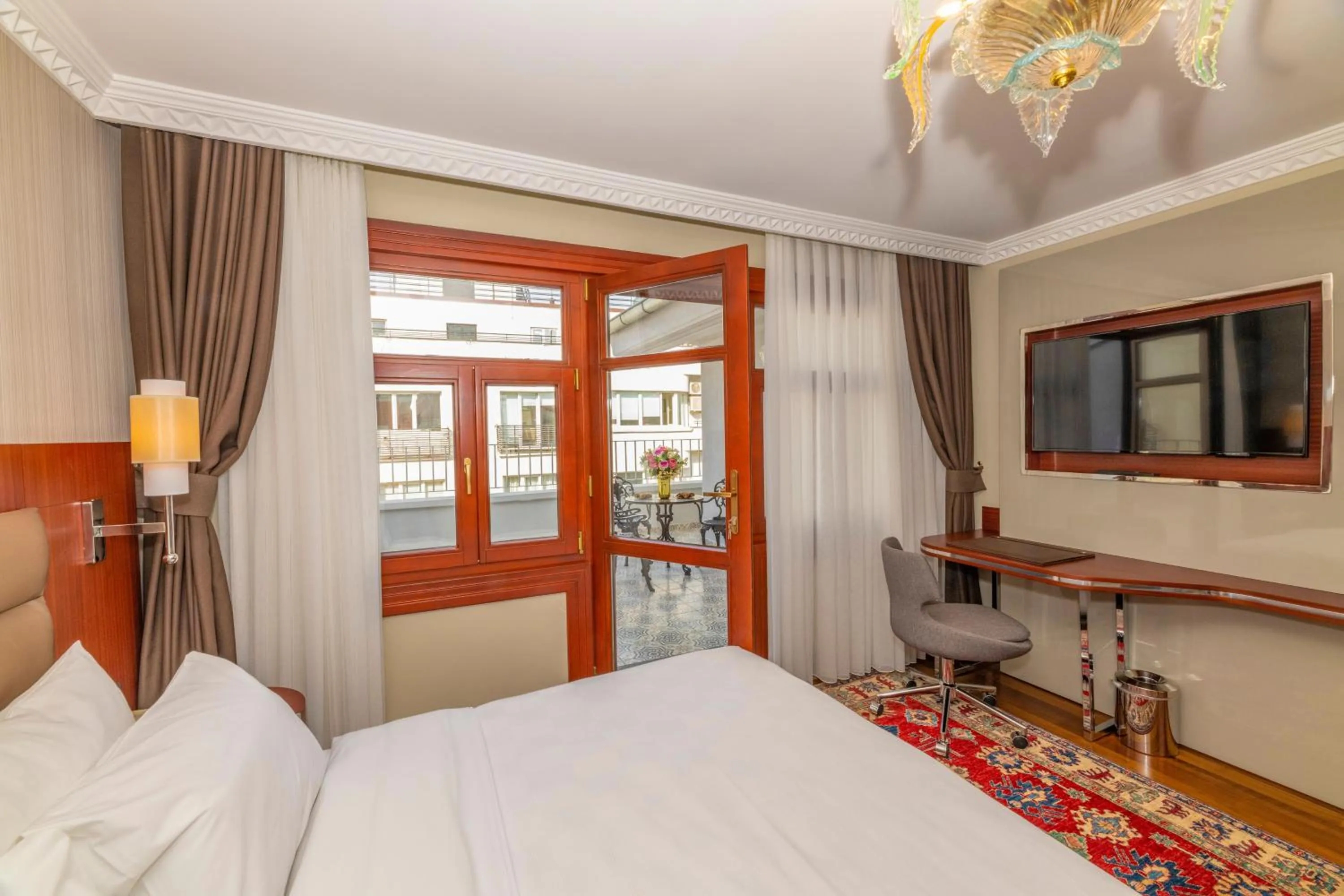 Bed in Blue Gilroy Hotel