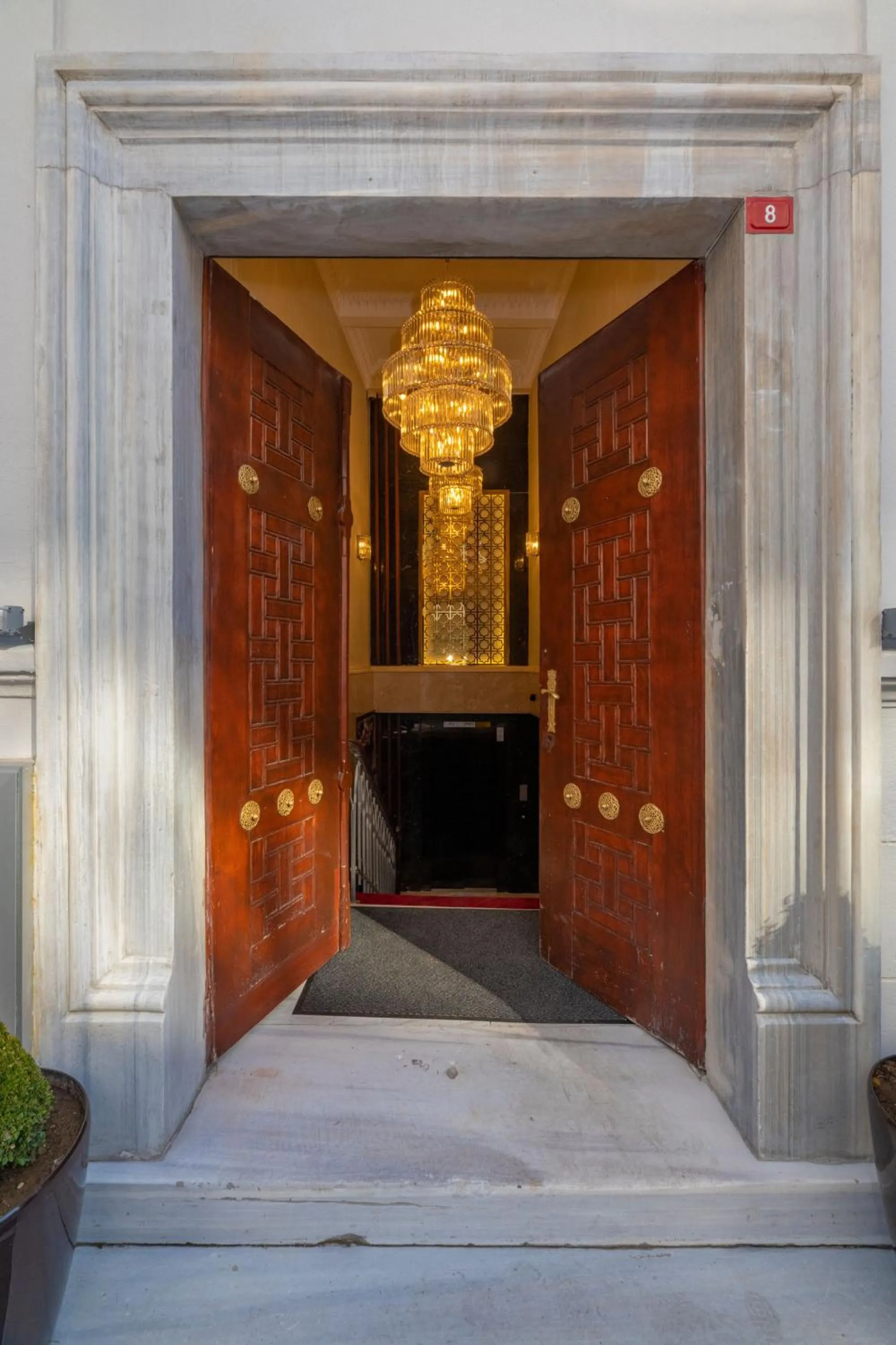 Facade/entrance in Blue Gilroy Hotel