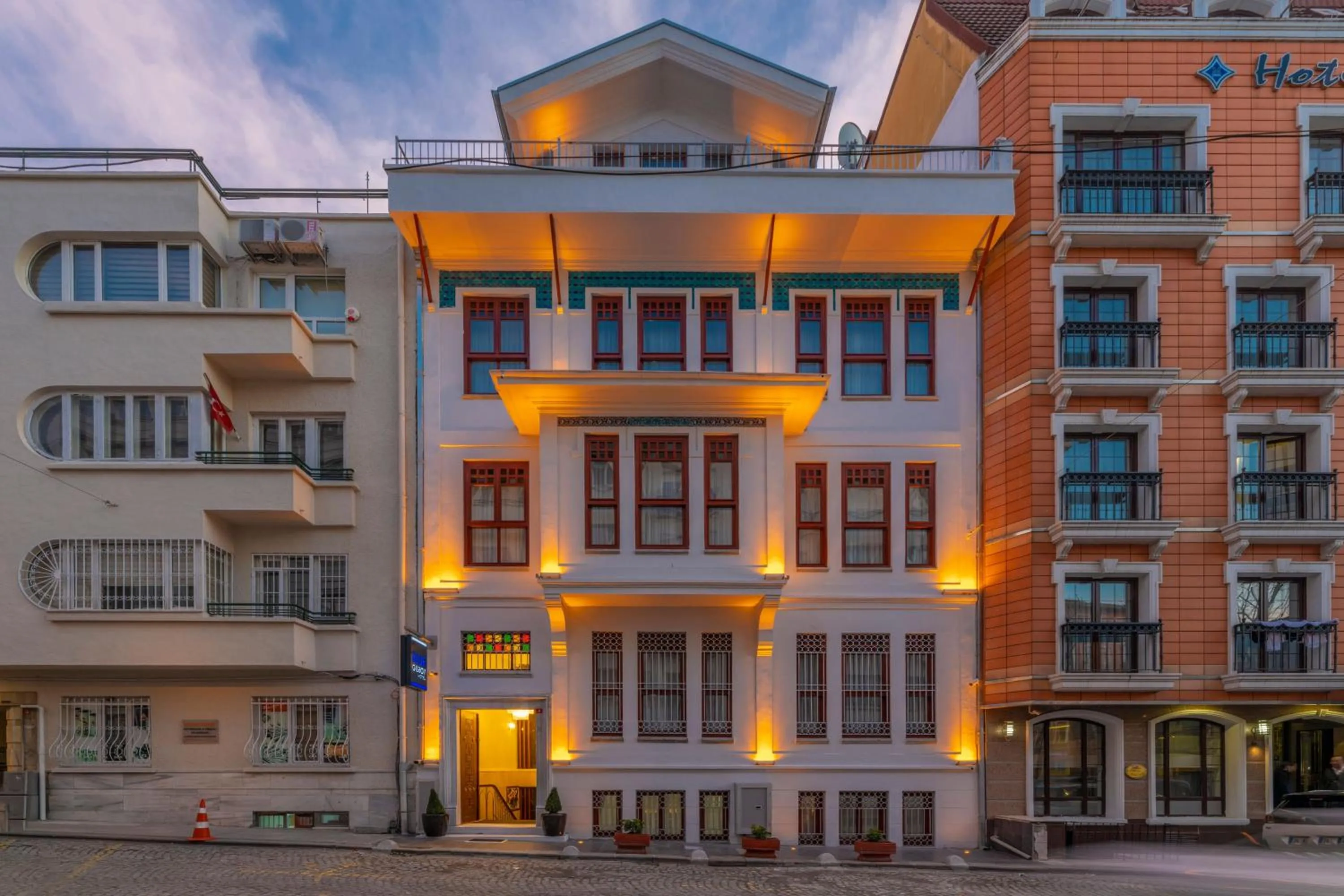 Property building in Blue Gilroy Hotel