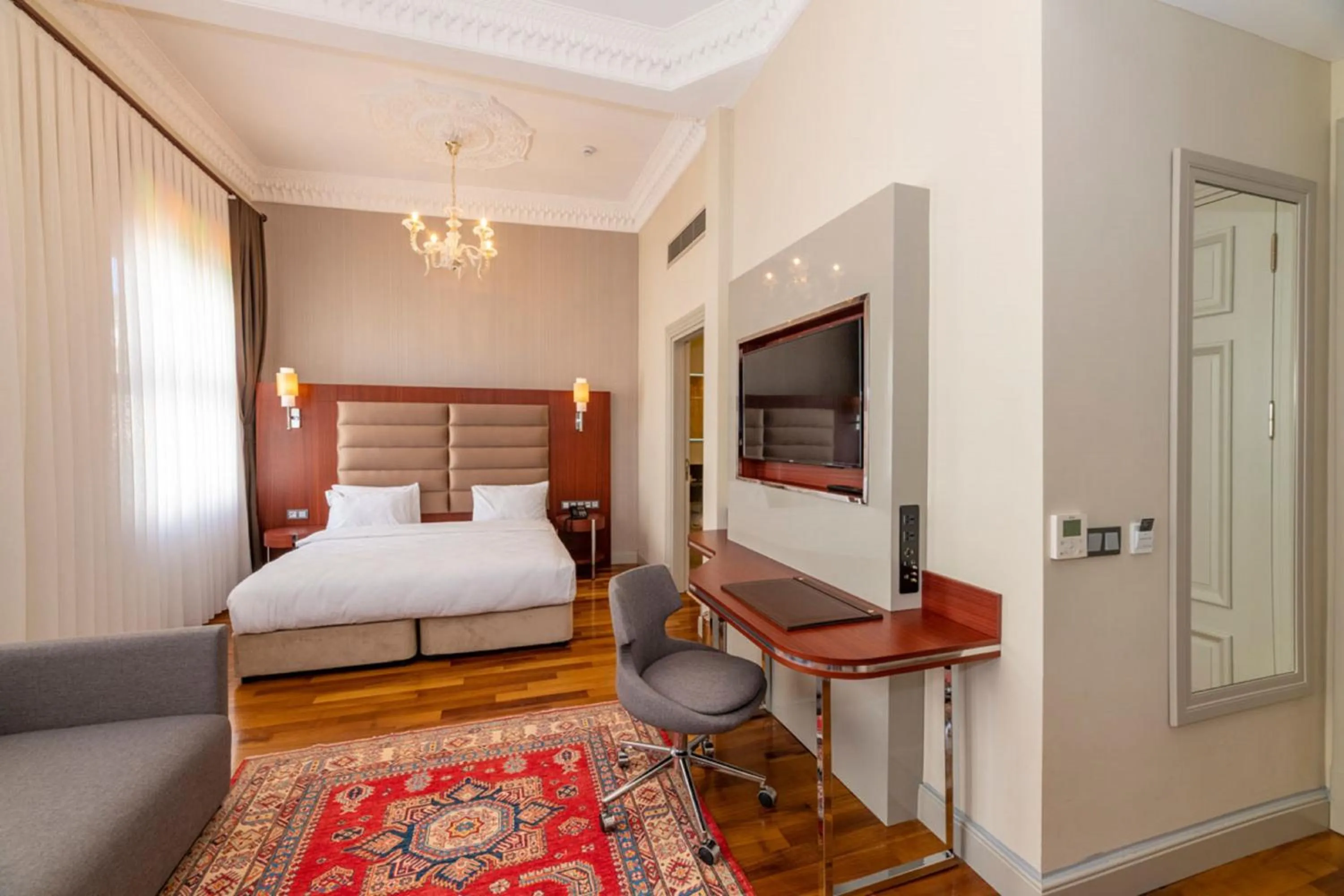 Bed in Blue Gilroy Hotel