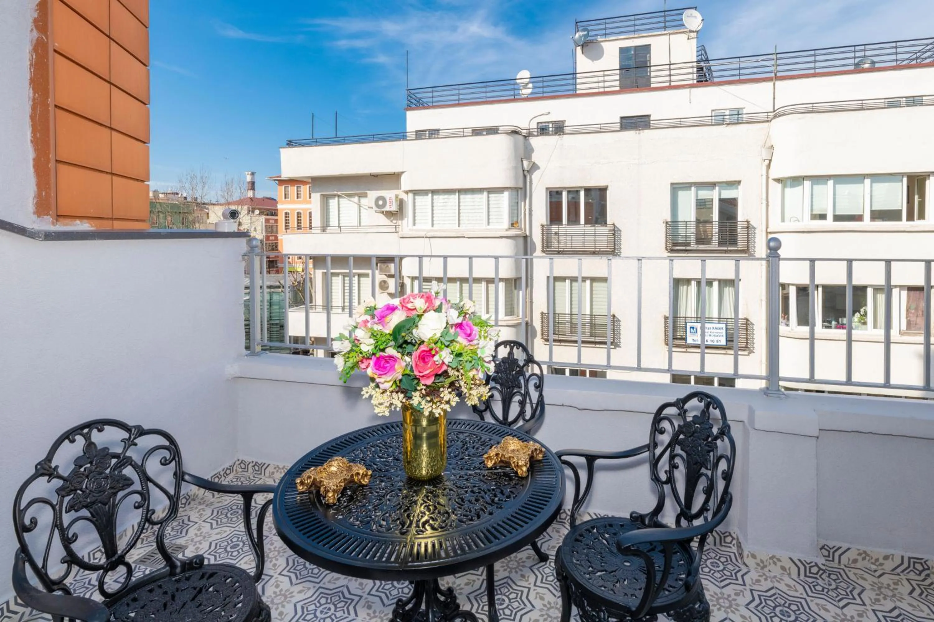 Balcony/Terrace in Blue Gilroy Hotel