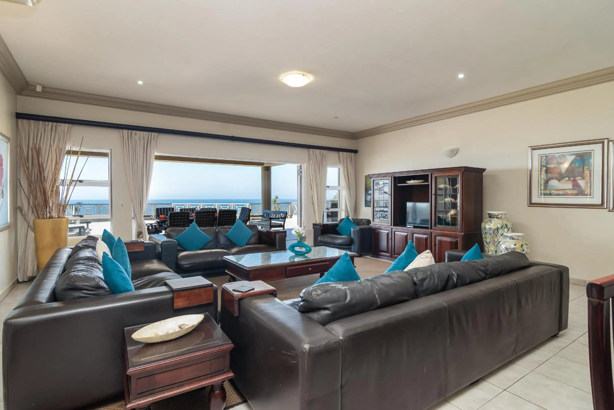 Miramar 3 - FAMILY ONLY Max 4 adults and 4 children