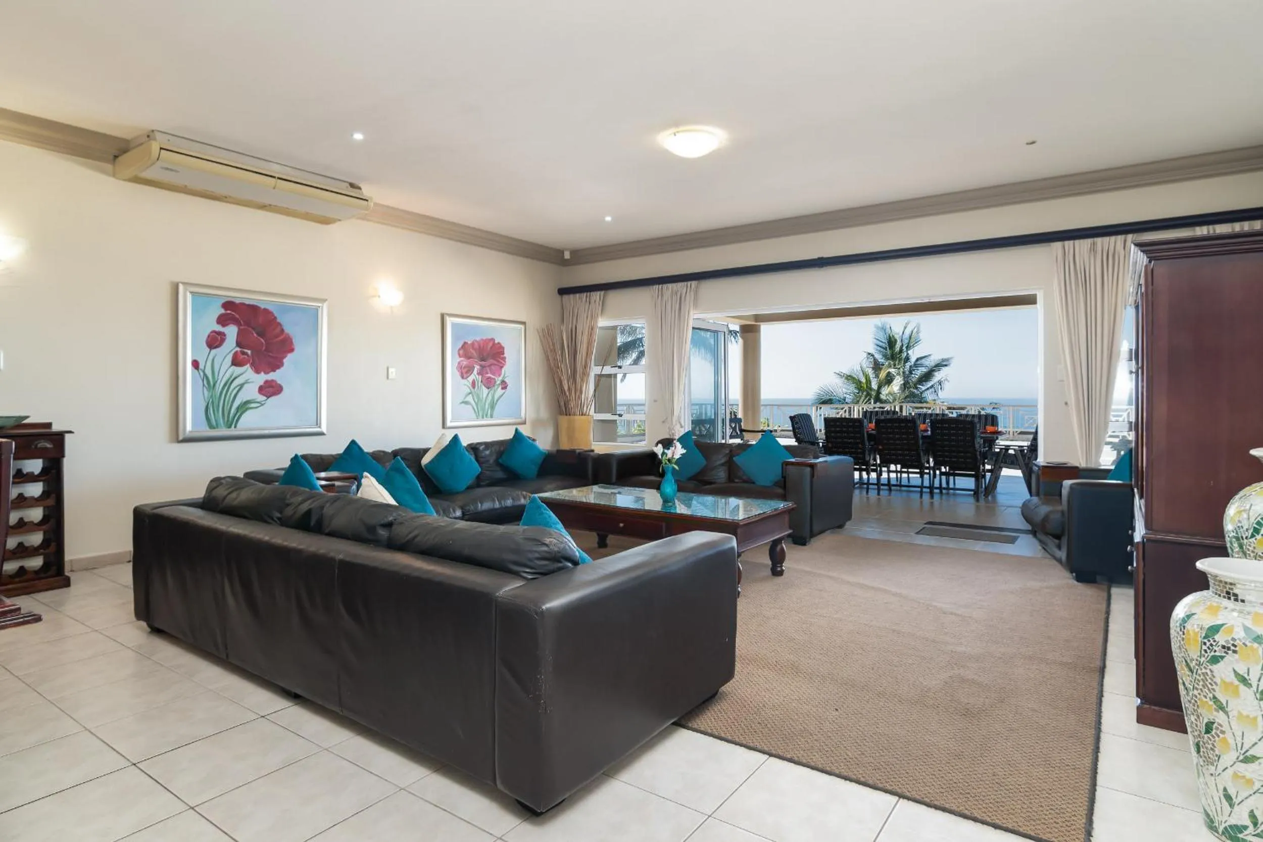 Miramar 3 - FAMILY ONLY Max 4 adults and 4 children