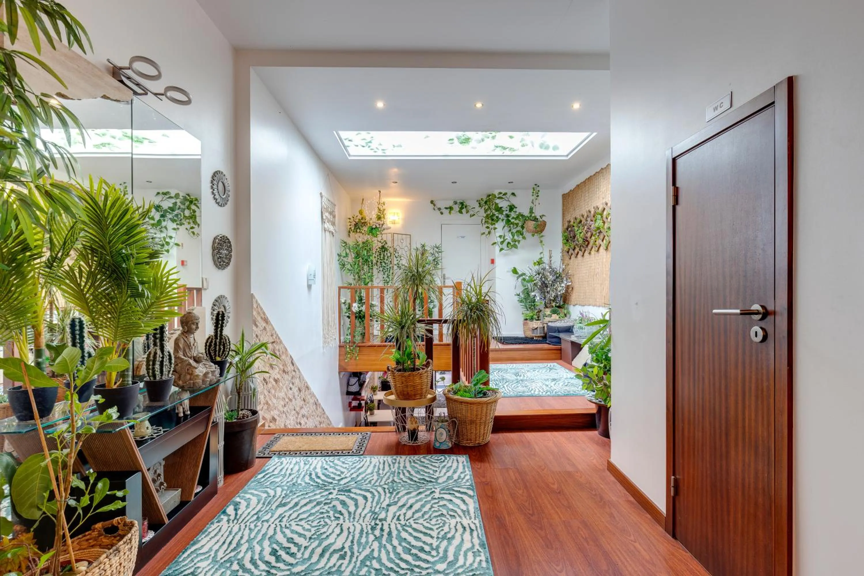 Seating area, Bed in Garden in Town Hostel