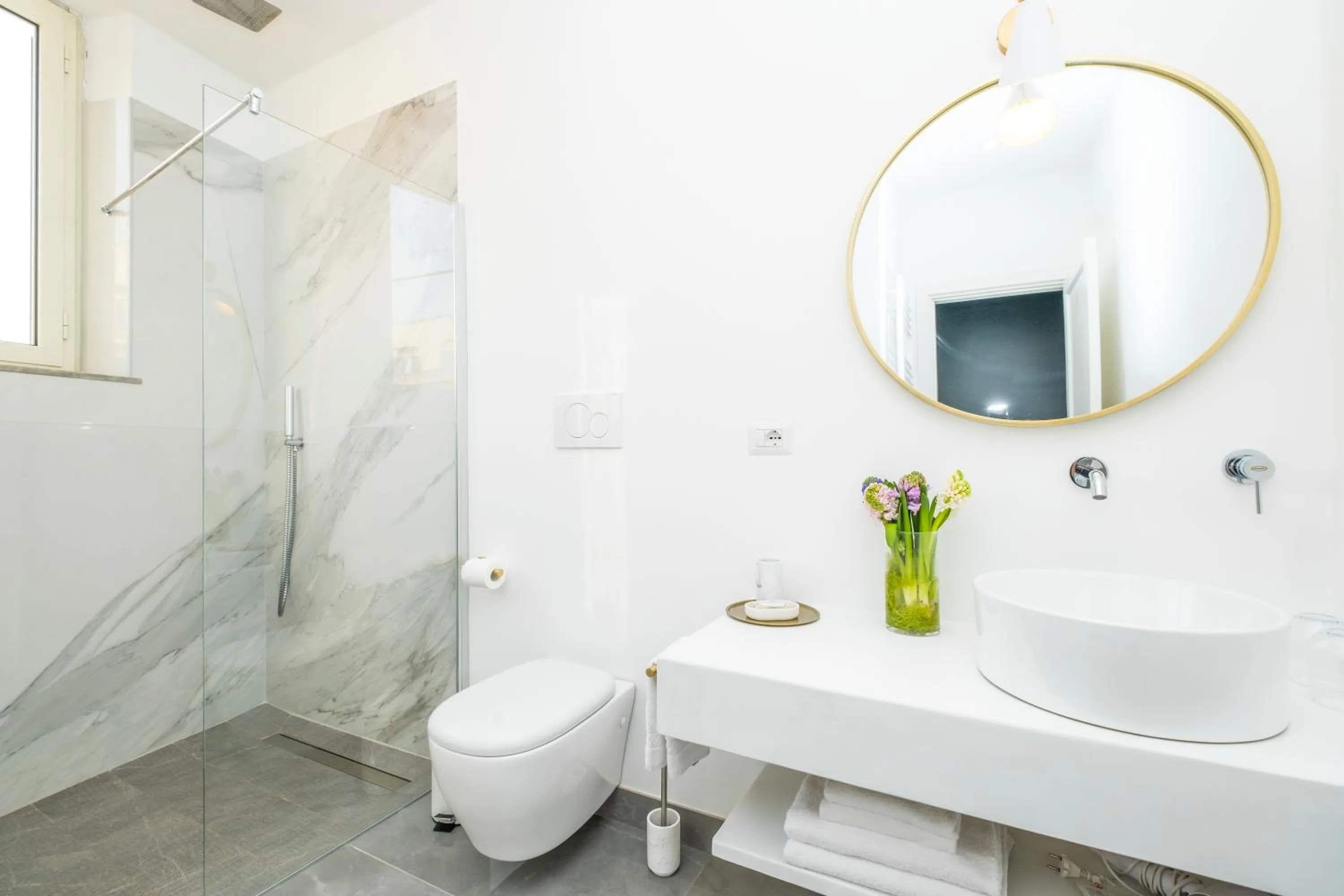 Bathroom in The Vista Rooms & Terrace