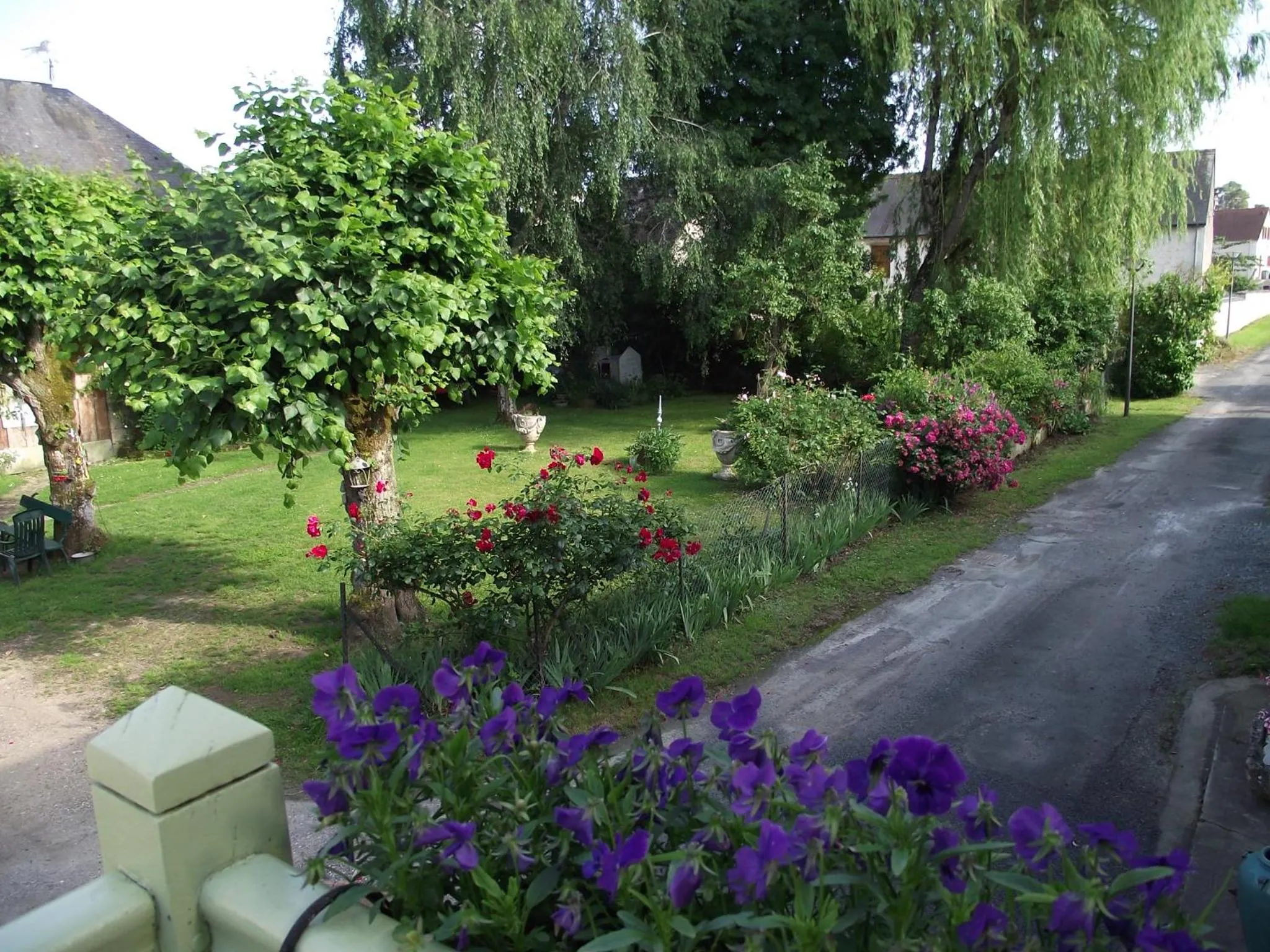 Garden view in Chambre d'hôtes Le Vaujoint