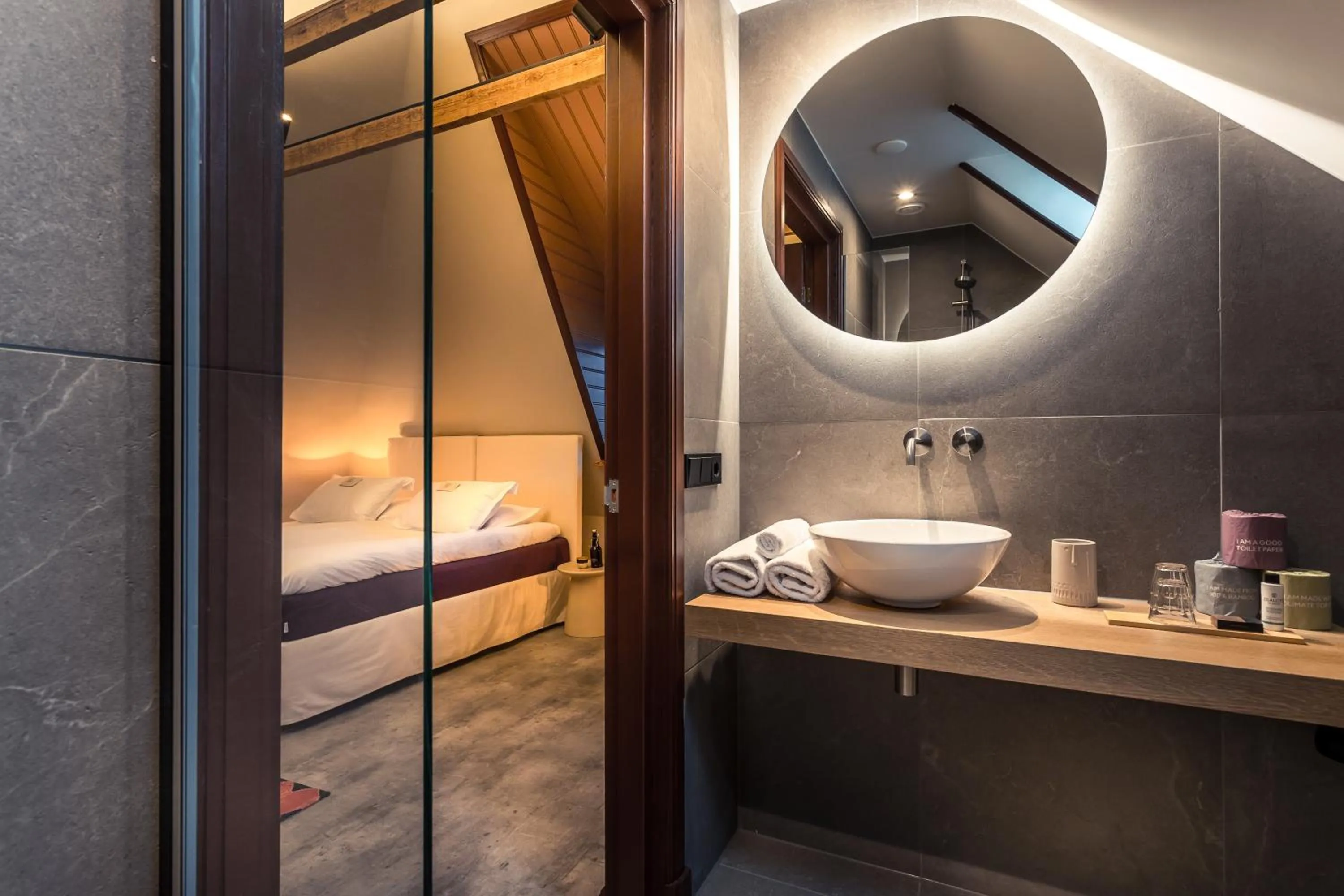 Bathroom, Bed in Het Spijkerhuys