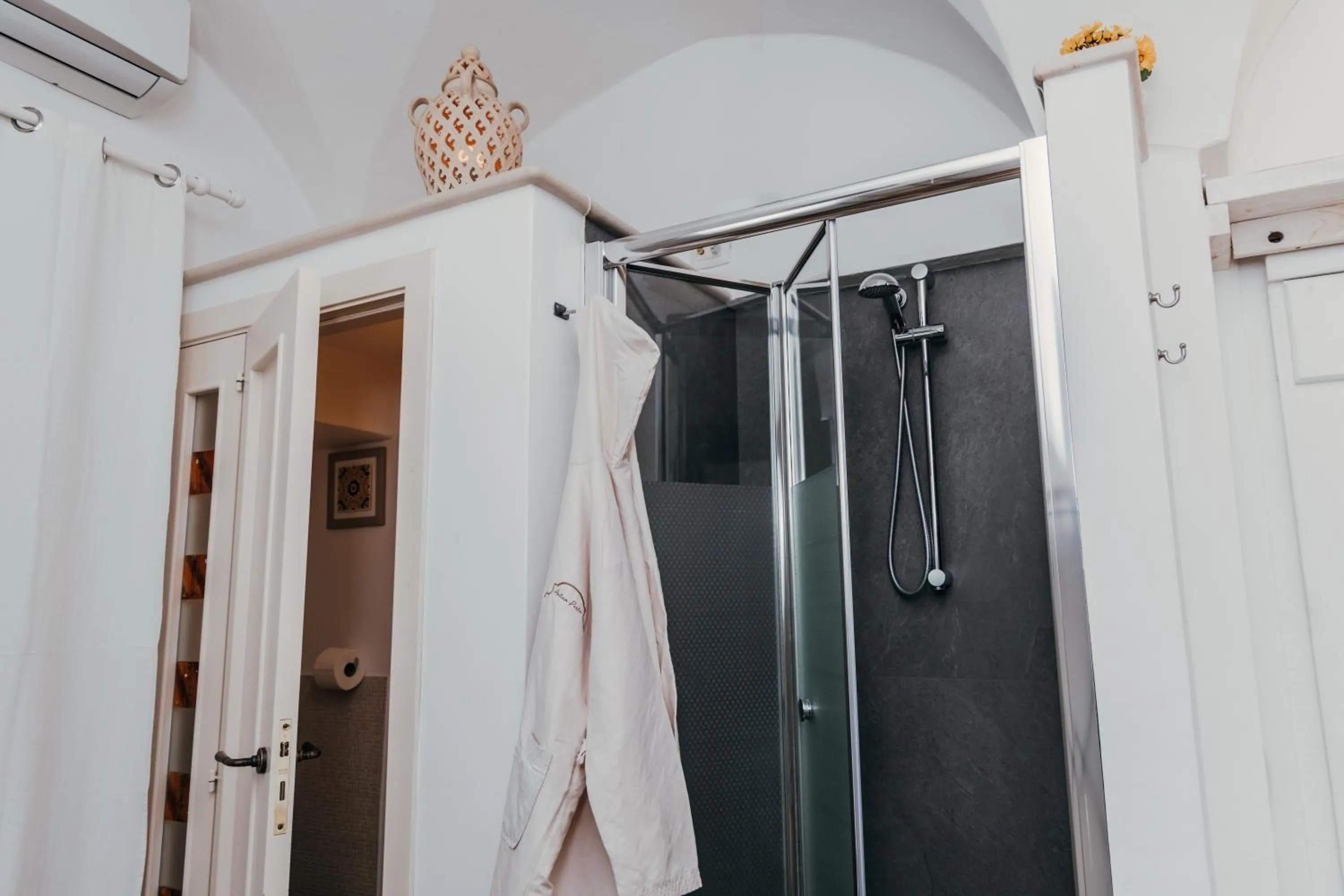 Shower in Dimora Antica Perla