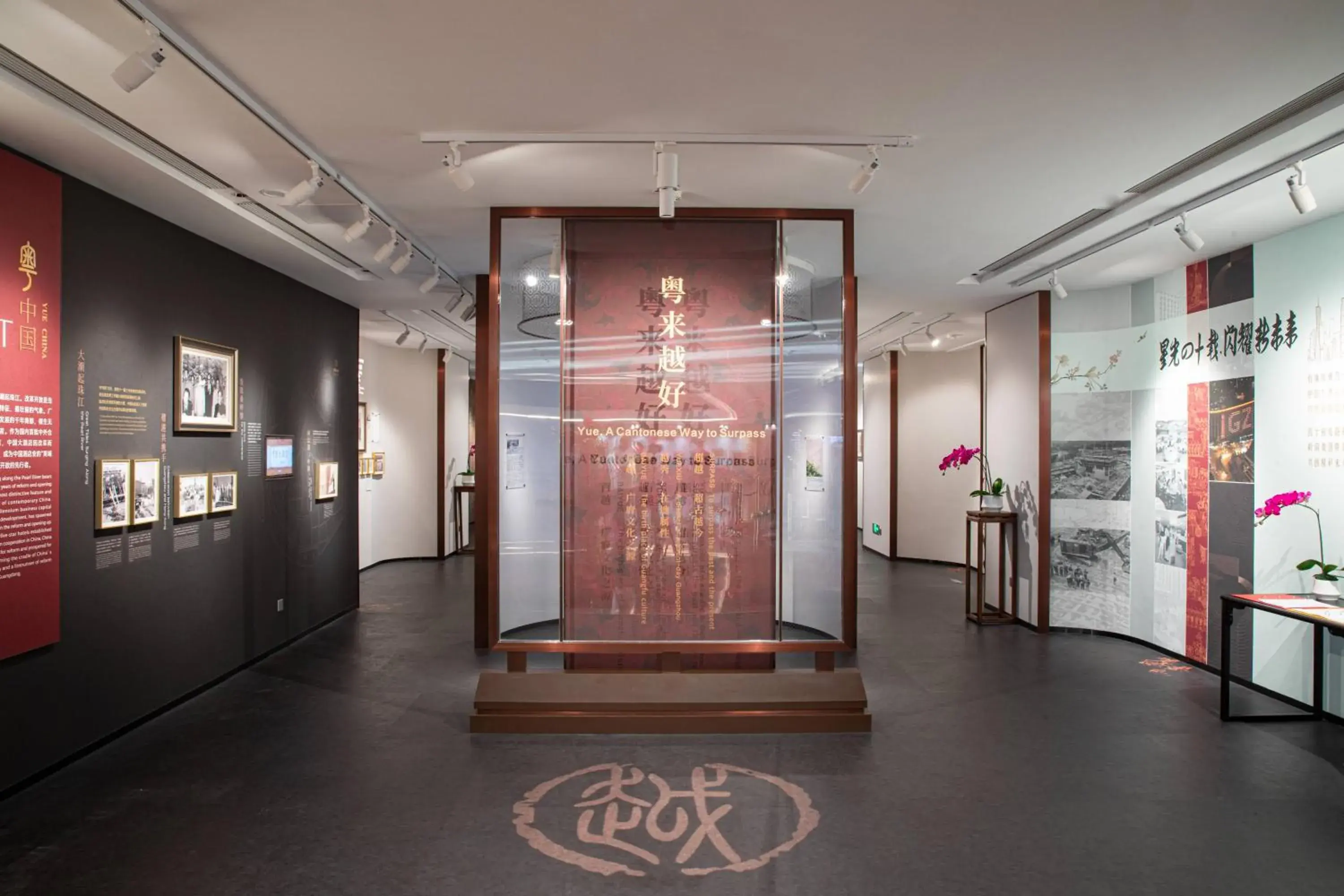 Lobby or reception in China Hotel Guangzhou Lobby or reception in China Hotel Guangzhou