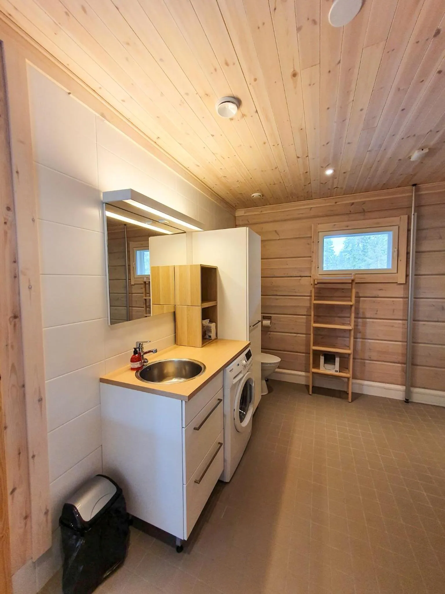 Bathroom in Iisakki Village