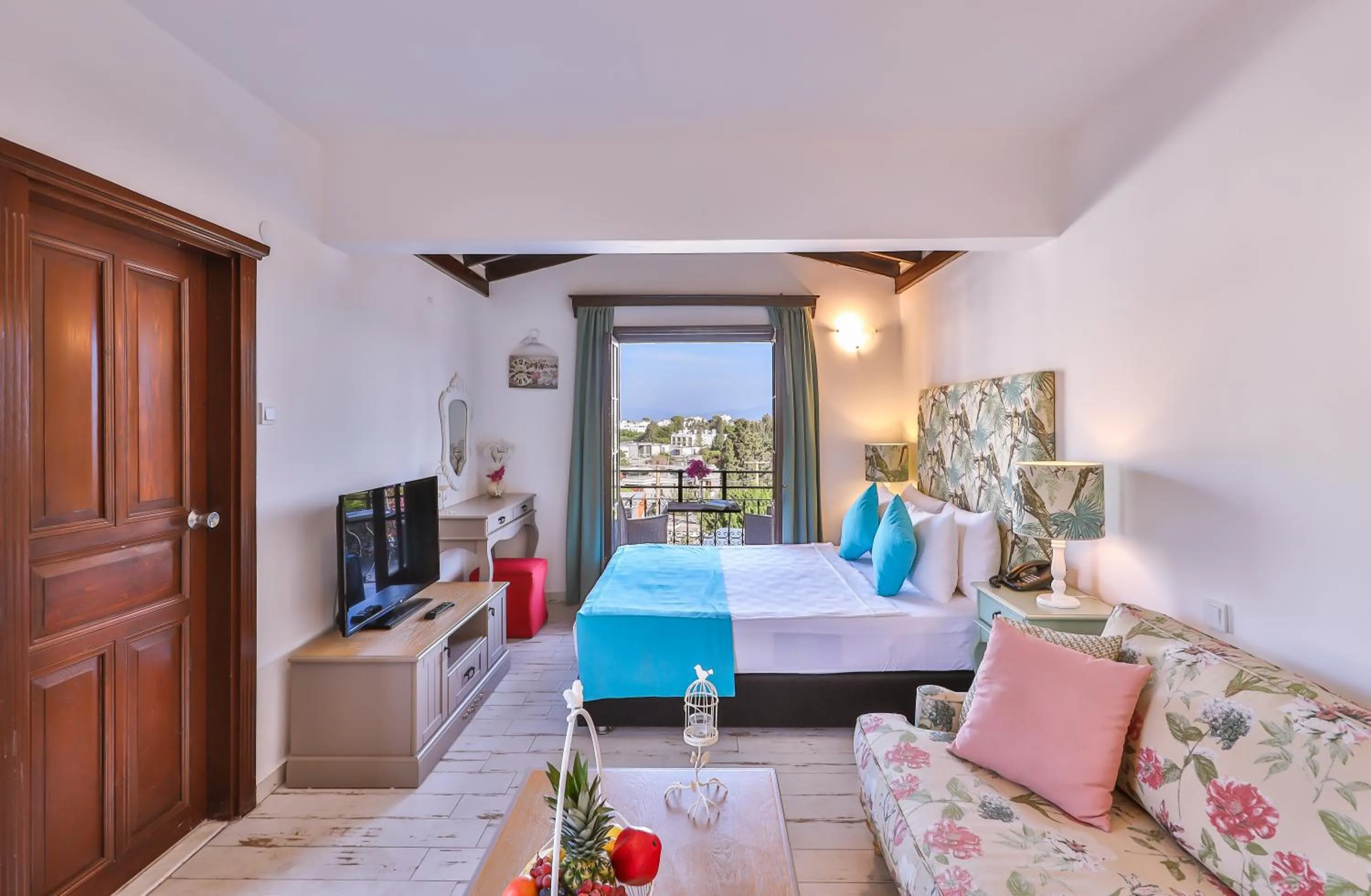 Photo of the whole room, Bed in Mare Garden Hotel