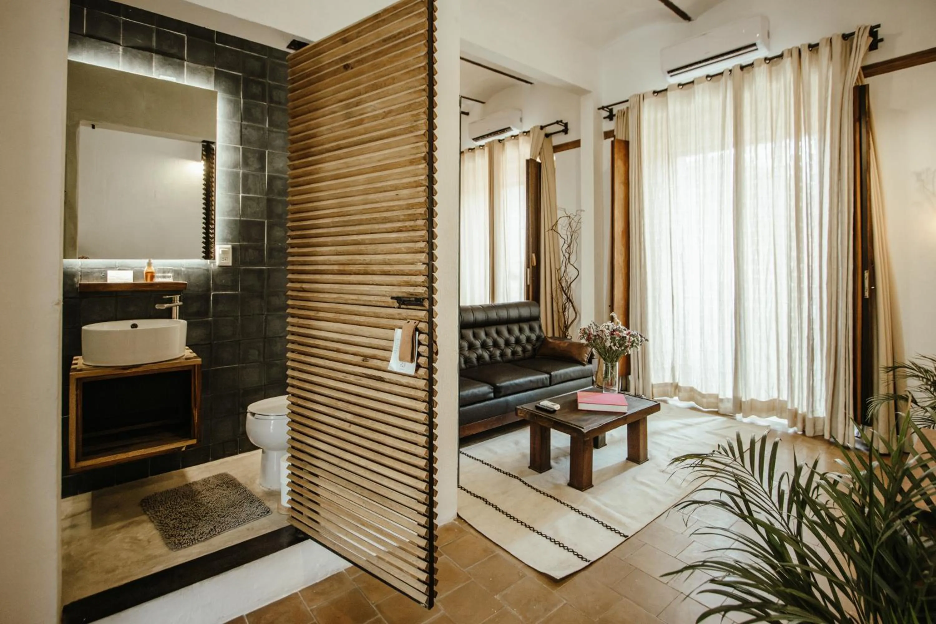 Toilet in Hotel Sin Nombre