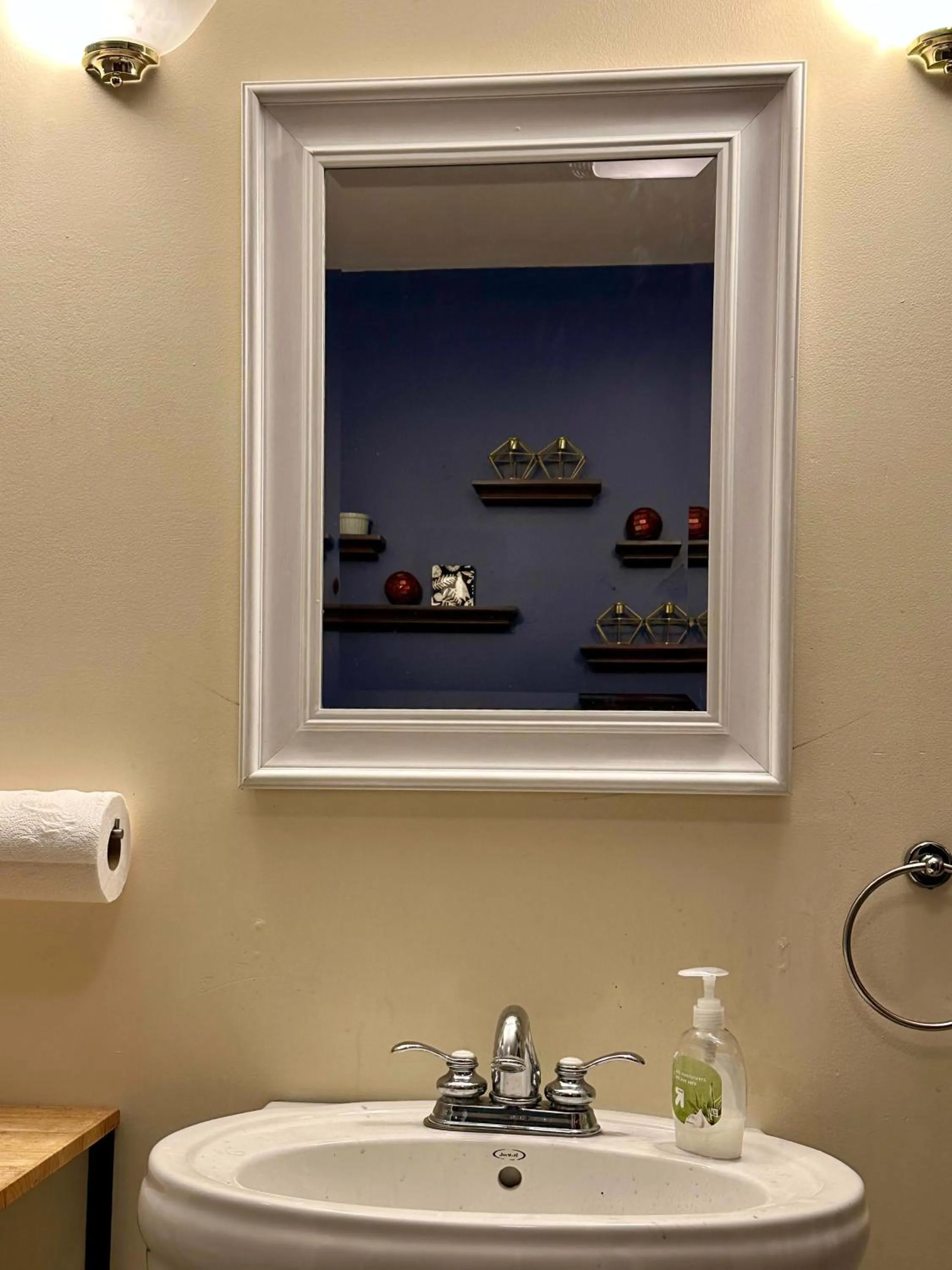 Bathroom in Stay Pittsburgh