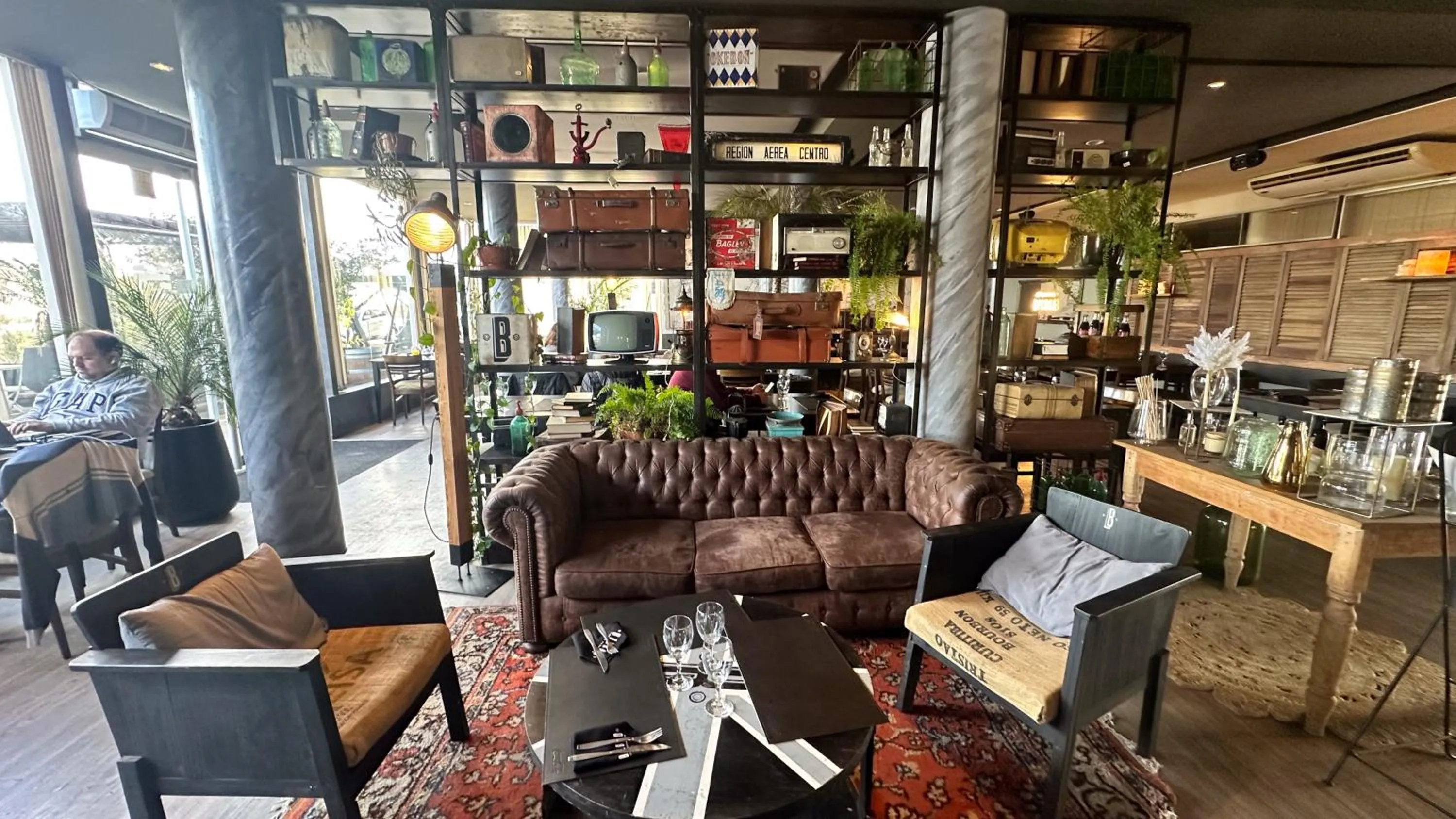 Restaurant/places to eat in Puerto Amarras Hotel & Suites