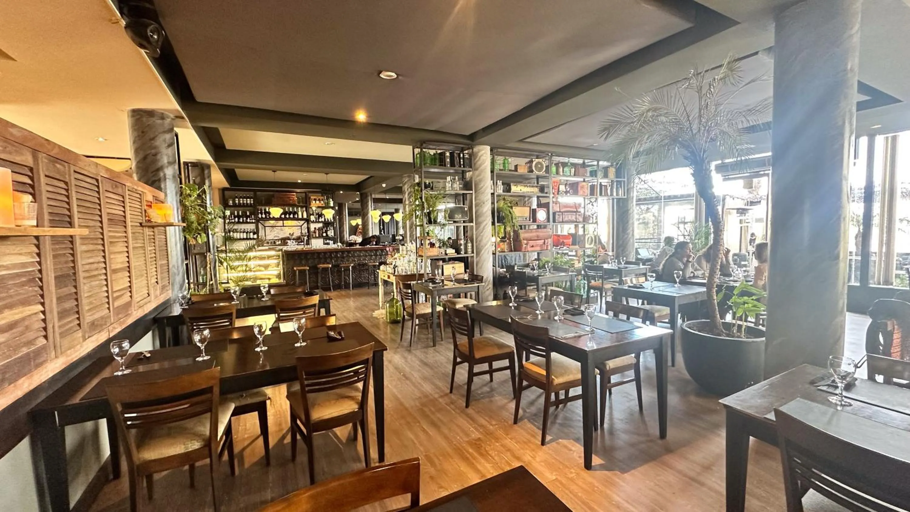 Restaurant/places to eat in Puerto Amarras Hotel & Suites