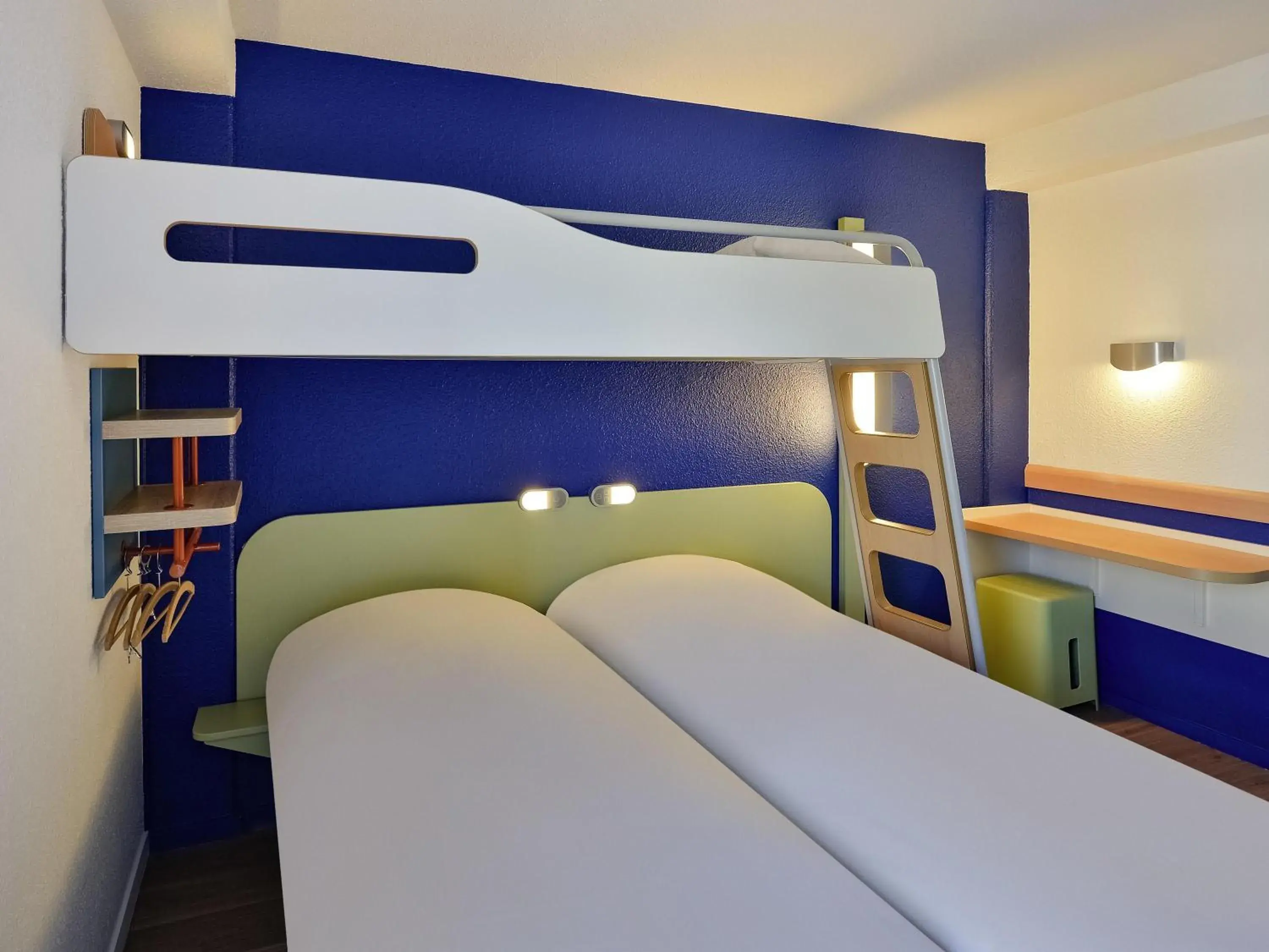 Property building, Bed in Ibis budget Chambéry Centre Ville Property building, Bed in Ibis budget Chambéry Centre Ville