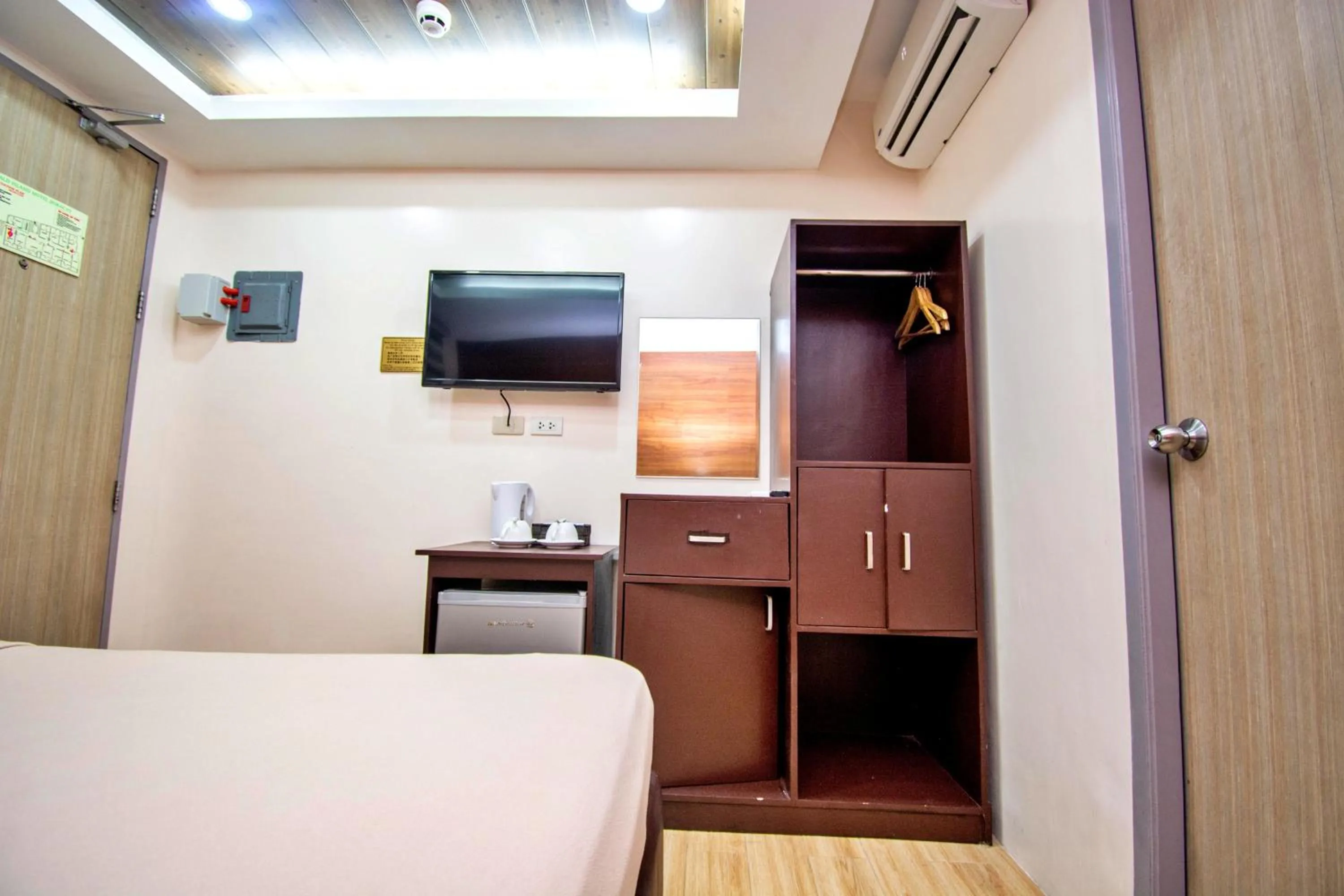 Bed in Emerald Island Hotel