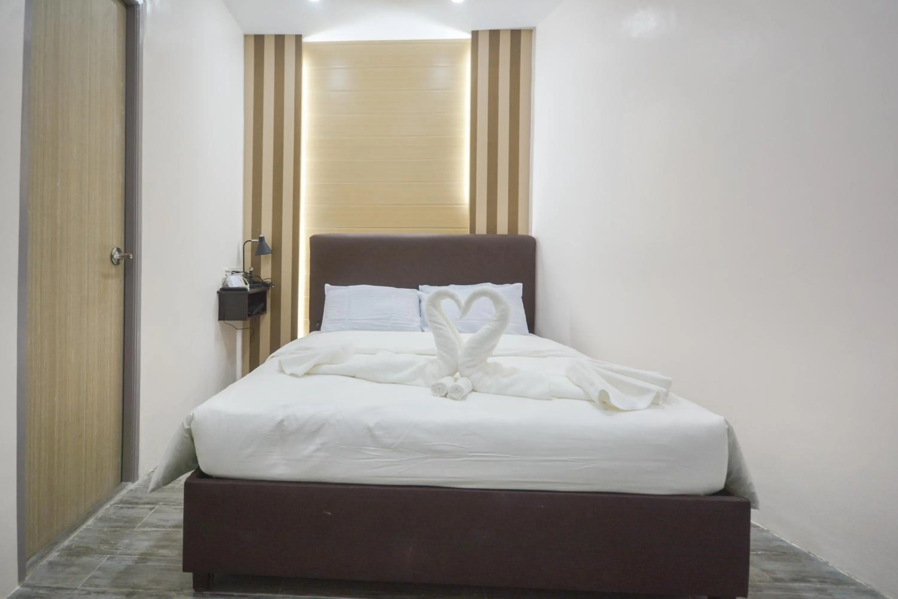 Bed in Emerald Island Hotel