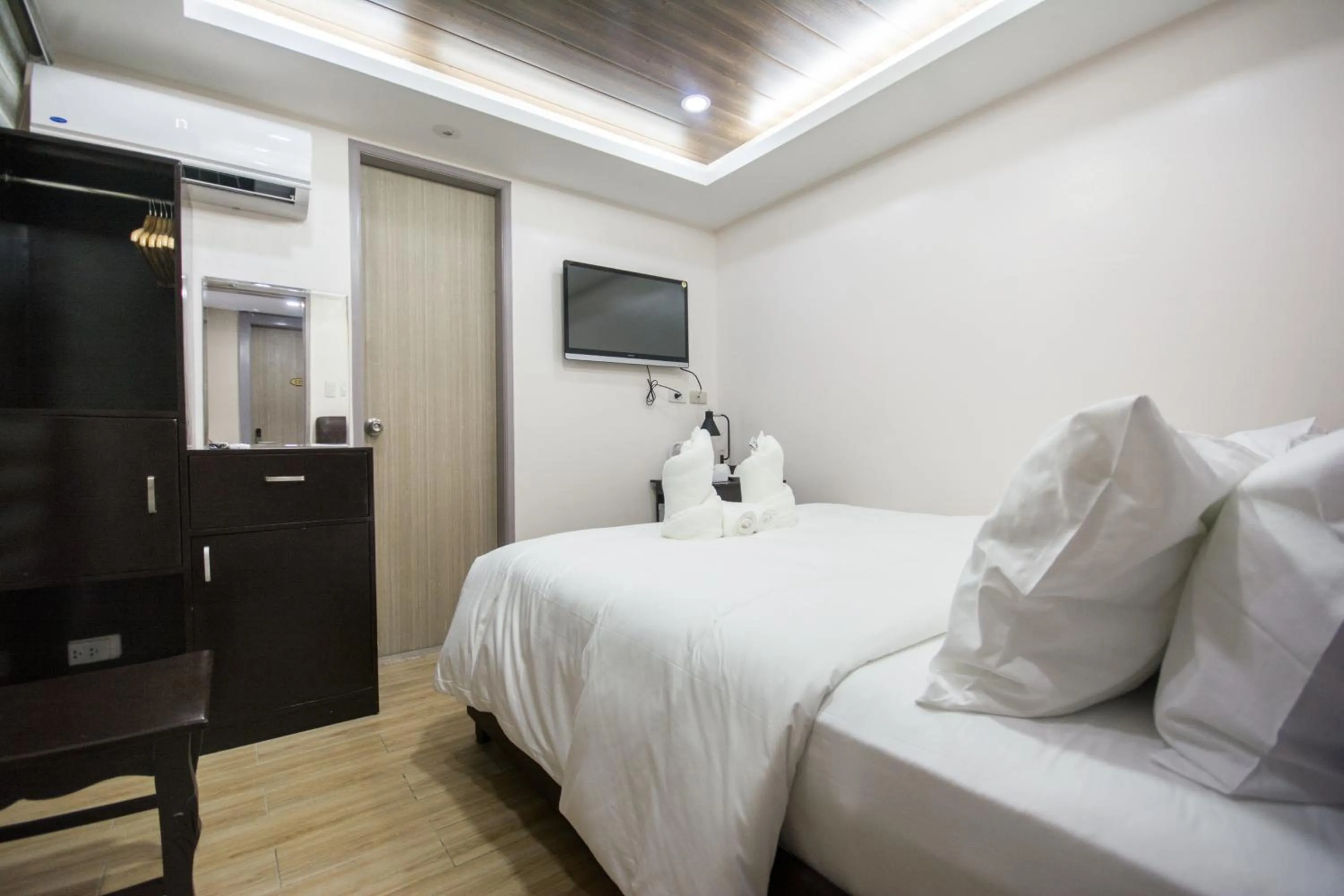 Bed in Emerald Island Hotel