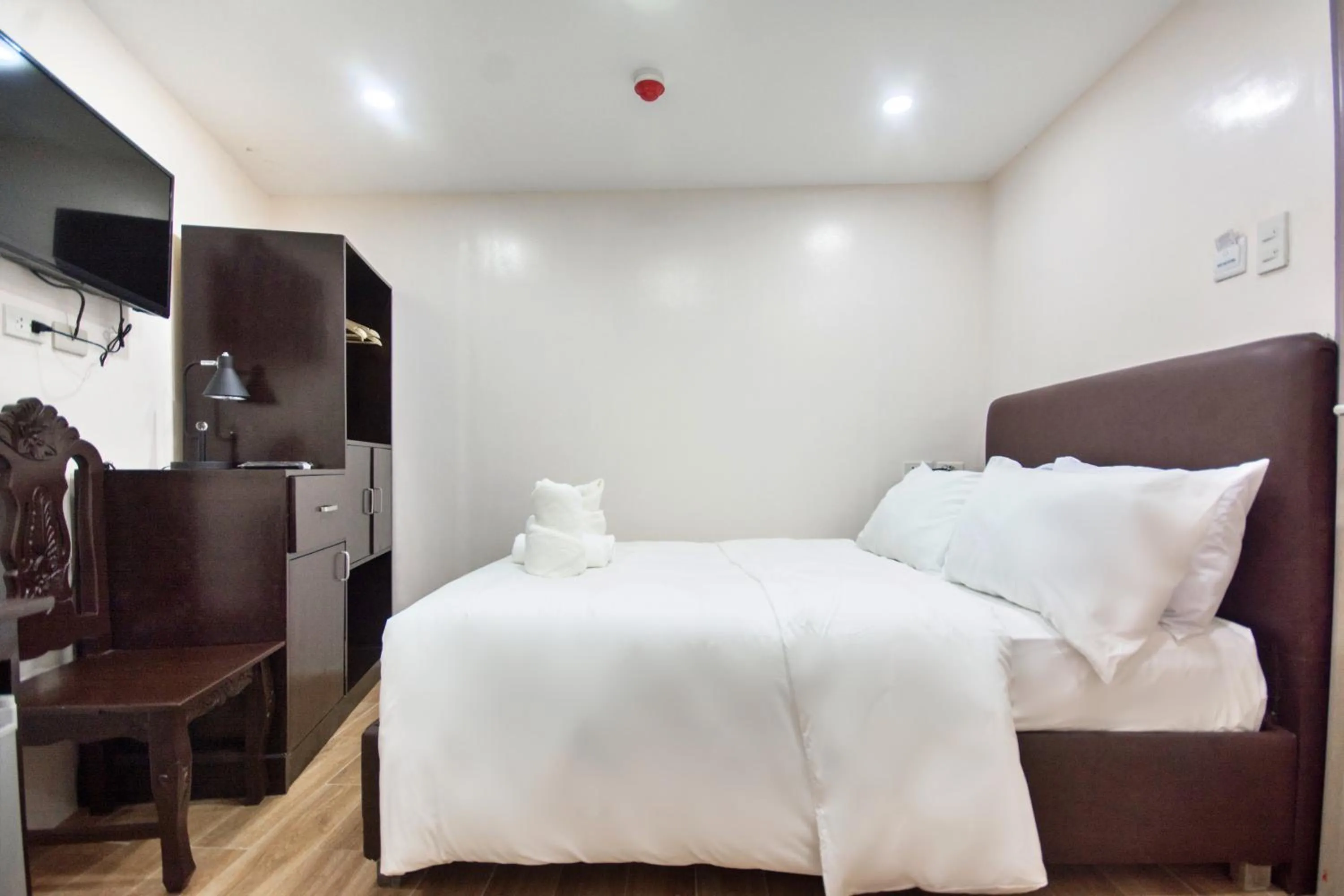 Bed in Emerald Island Hotel