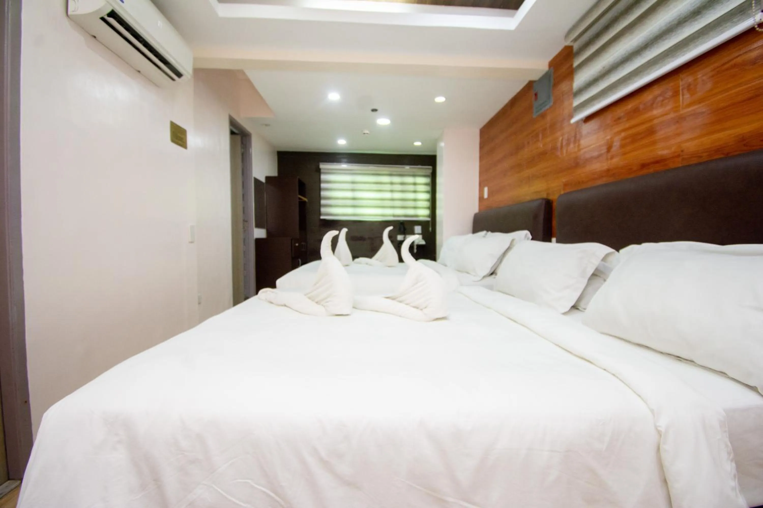 Bed in Emerald Island Hotel