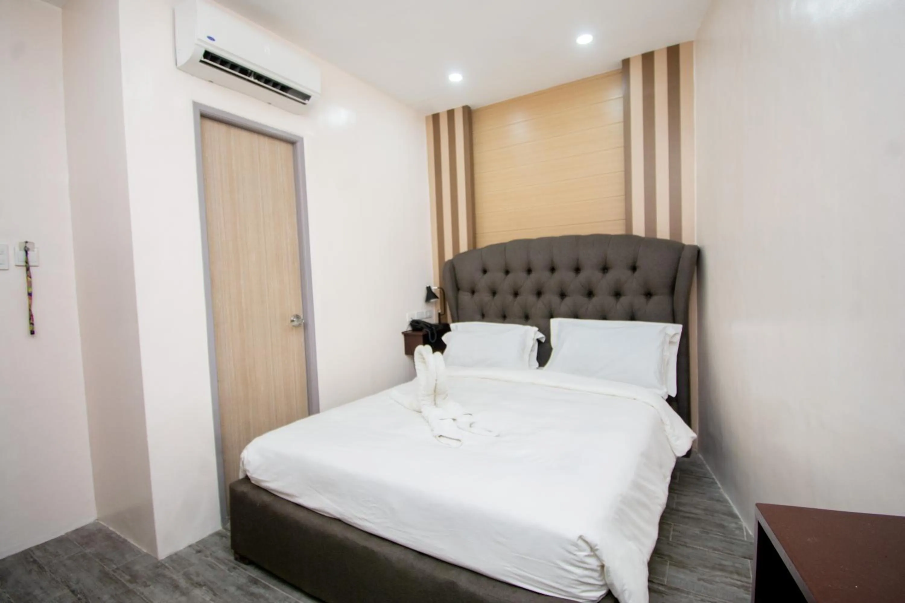 Bed in Emerald Island Hotel