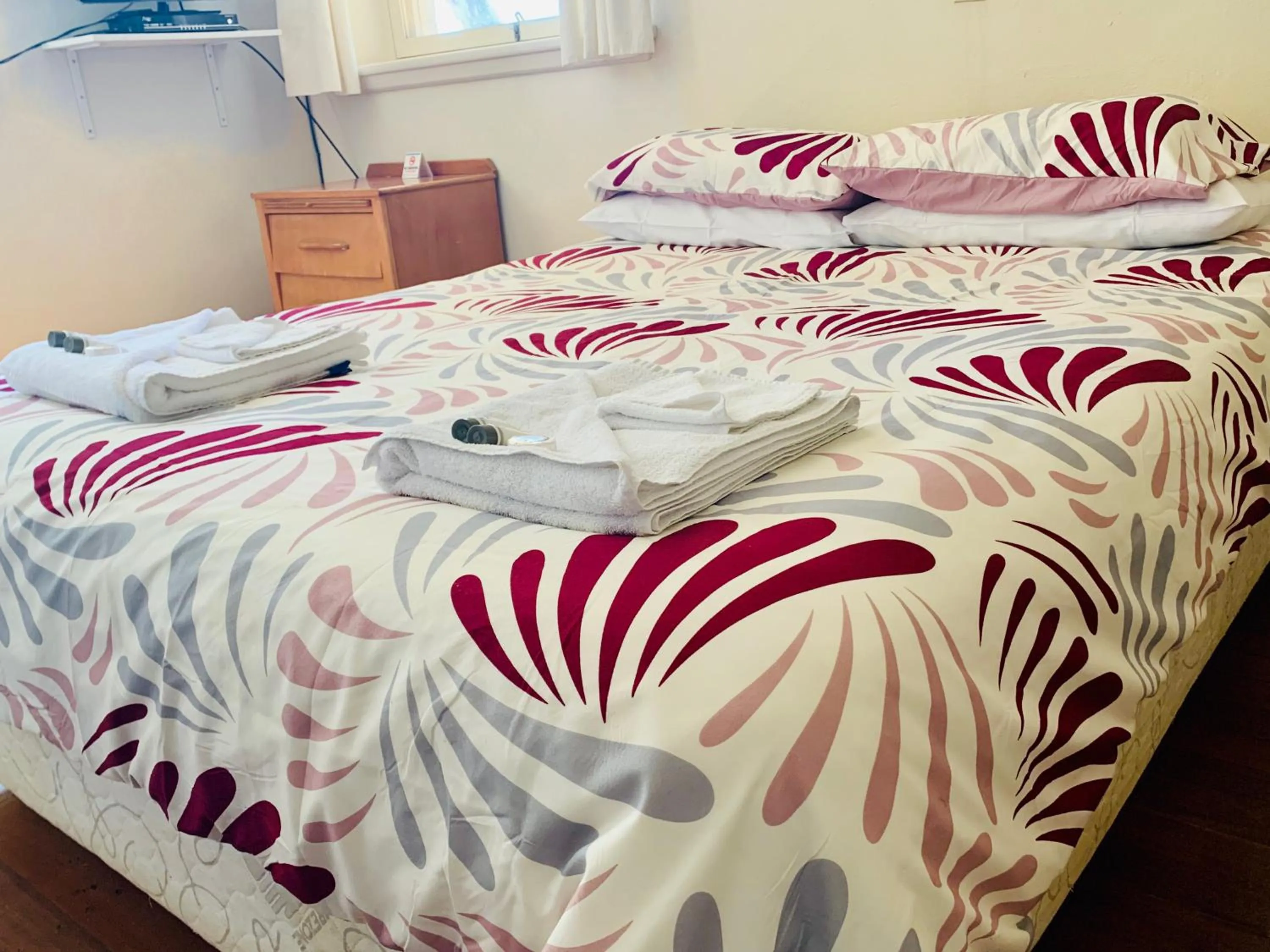 Bed in Coonalpyn Hotel