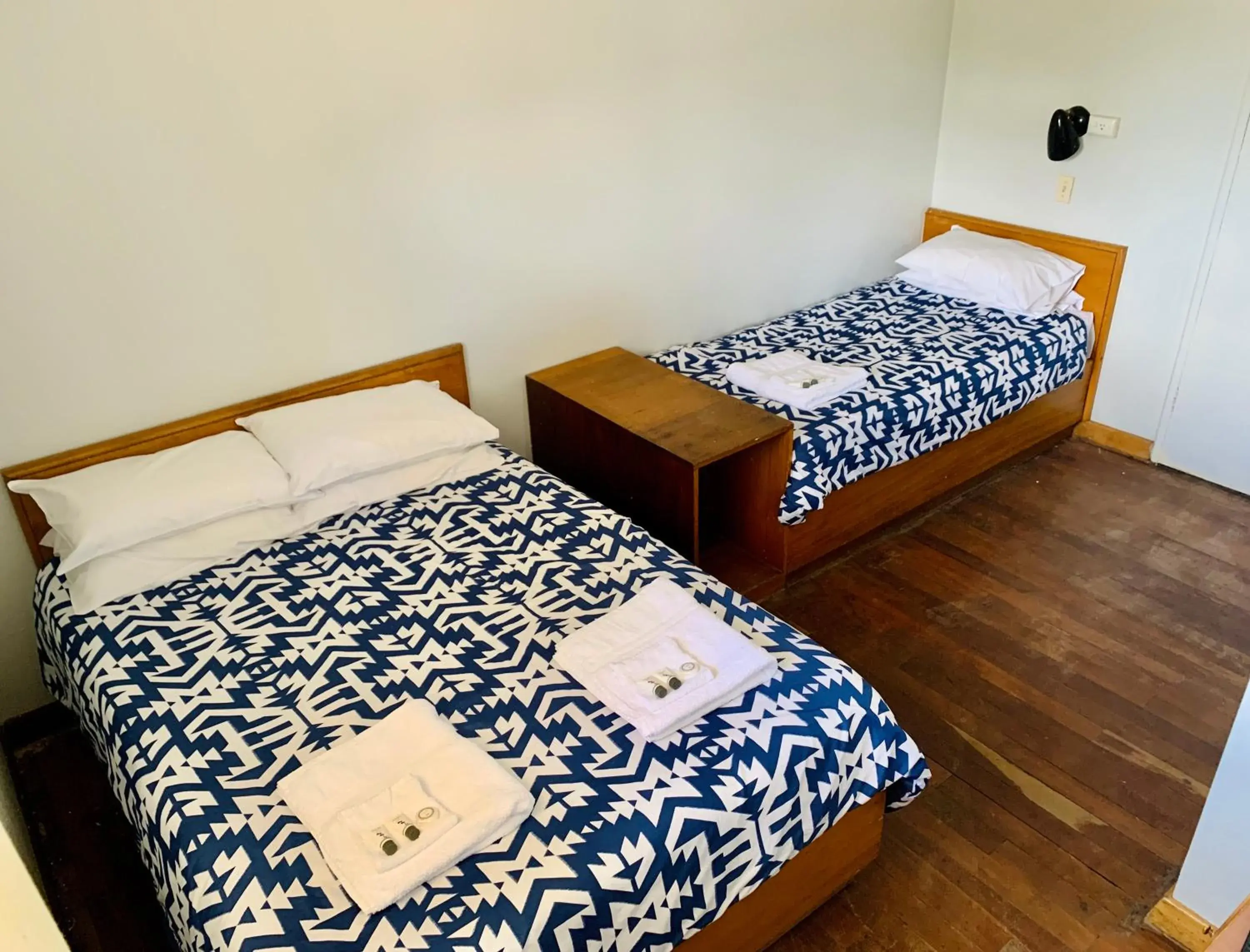 Triple Room with Private Bathroom in Coonalpyn Hotel Triple Room with Private Bathroom in Coonalpyn Hotel