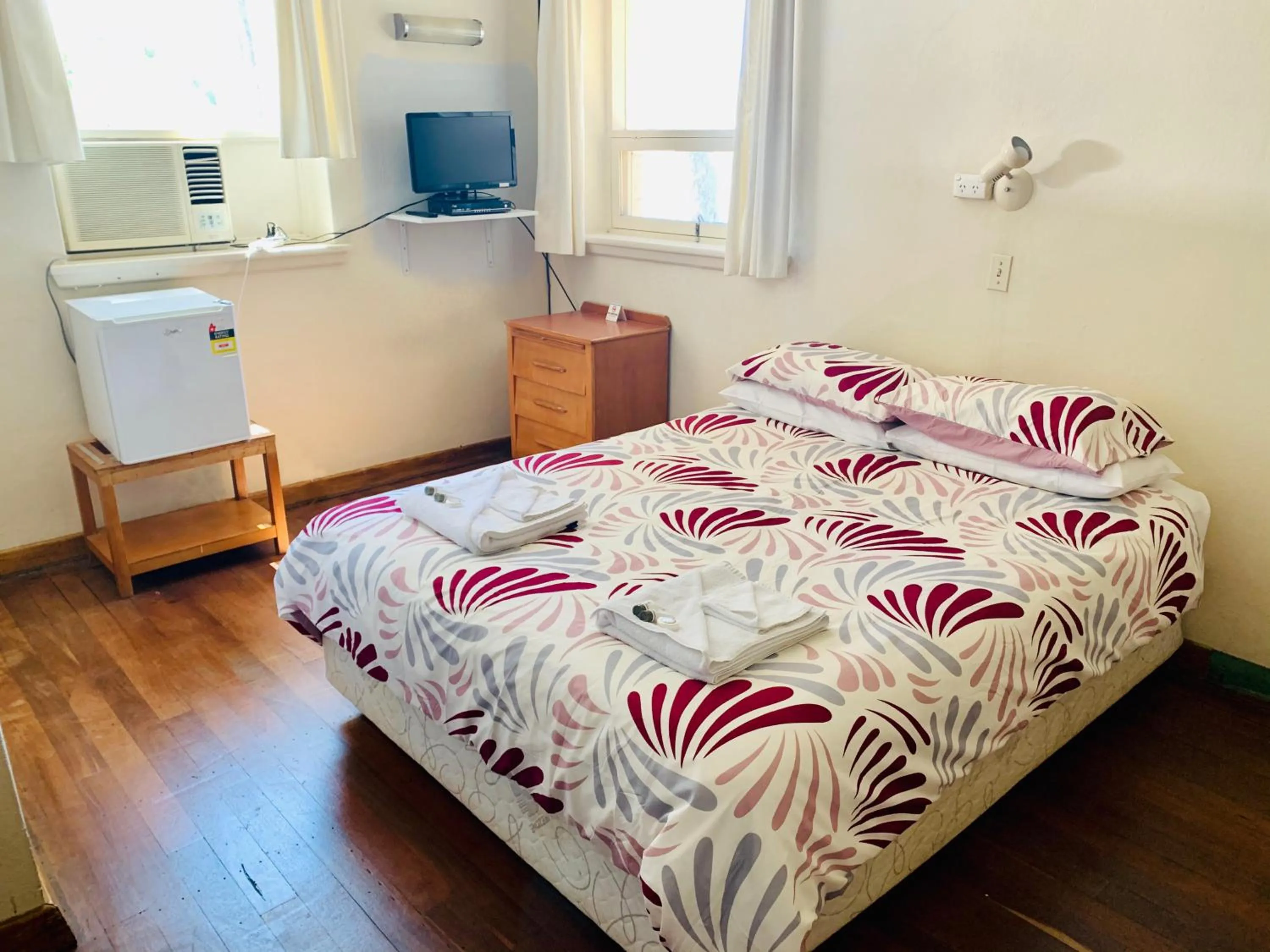 Bed in Coonalpyn Hotel