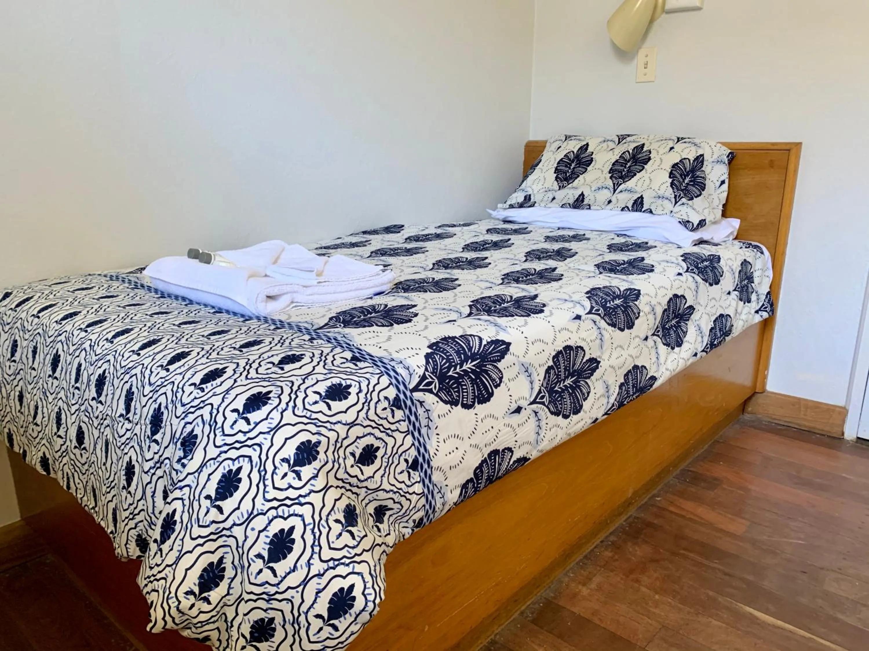 Single Room with Private Bathroom - single occupancy in Coonalpyn Hotel
