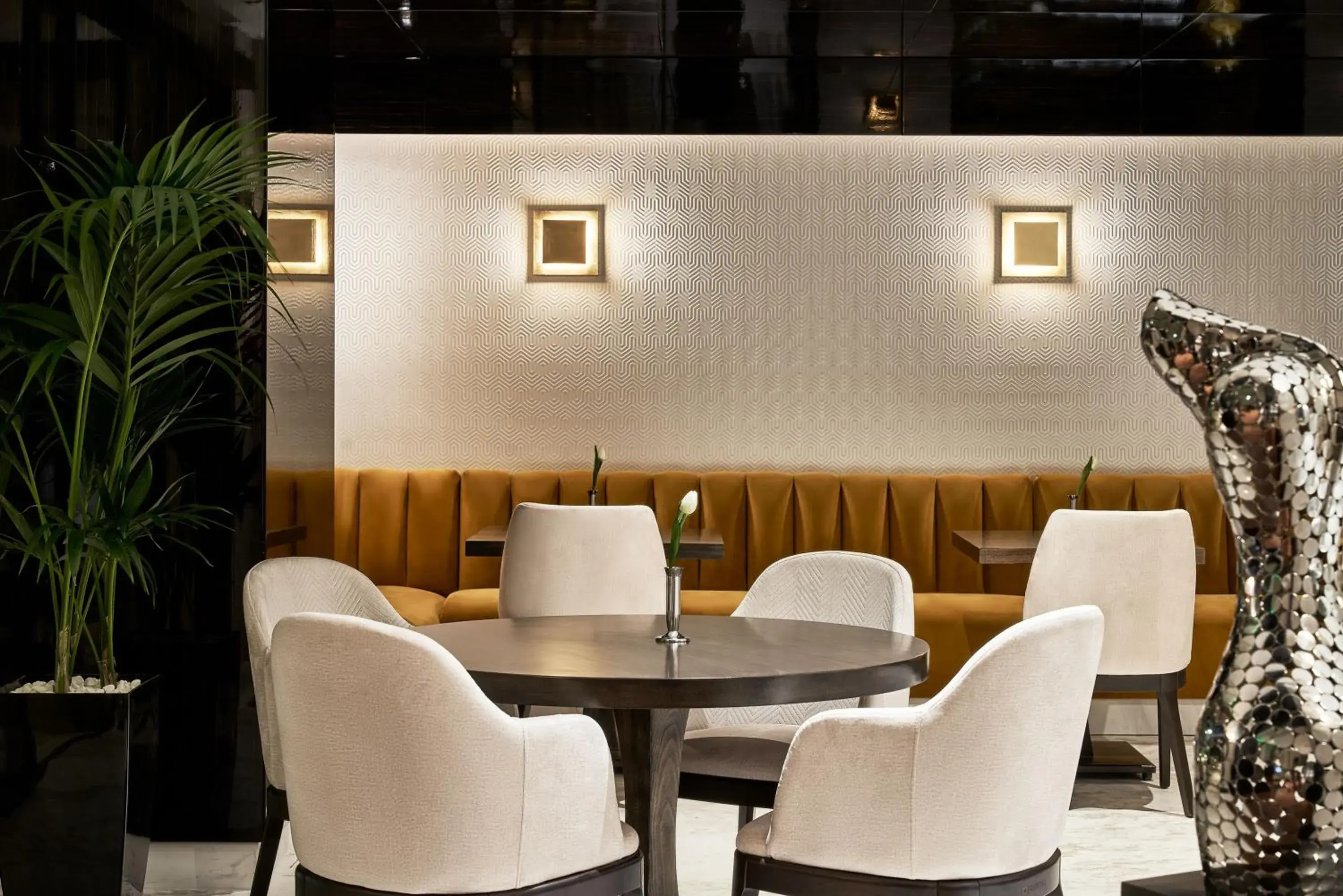 Restaurant/places to eat in Bellevue On The Beach Suites Restaurant/places to eat in Bellevue On The Beach Suites