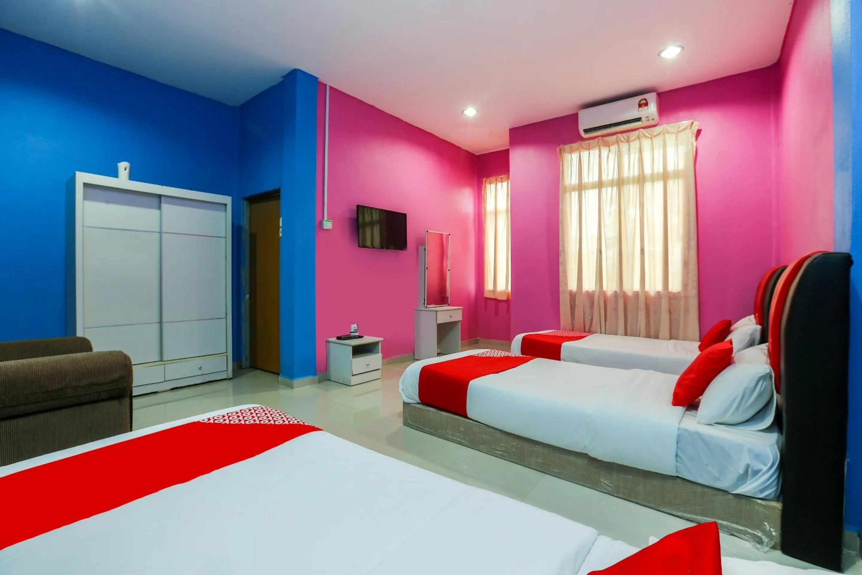 Bedroom, Bed in OYO 89933 Nun Hotel