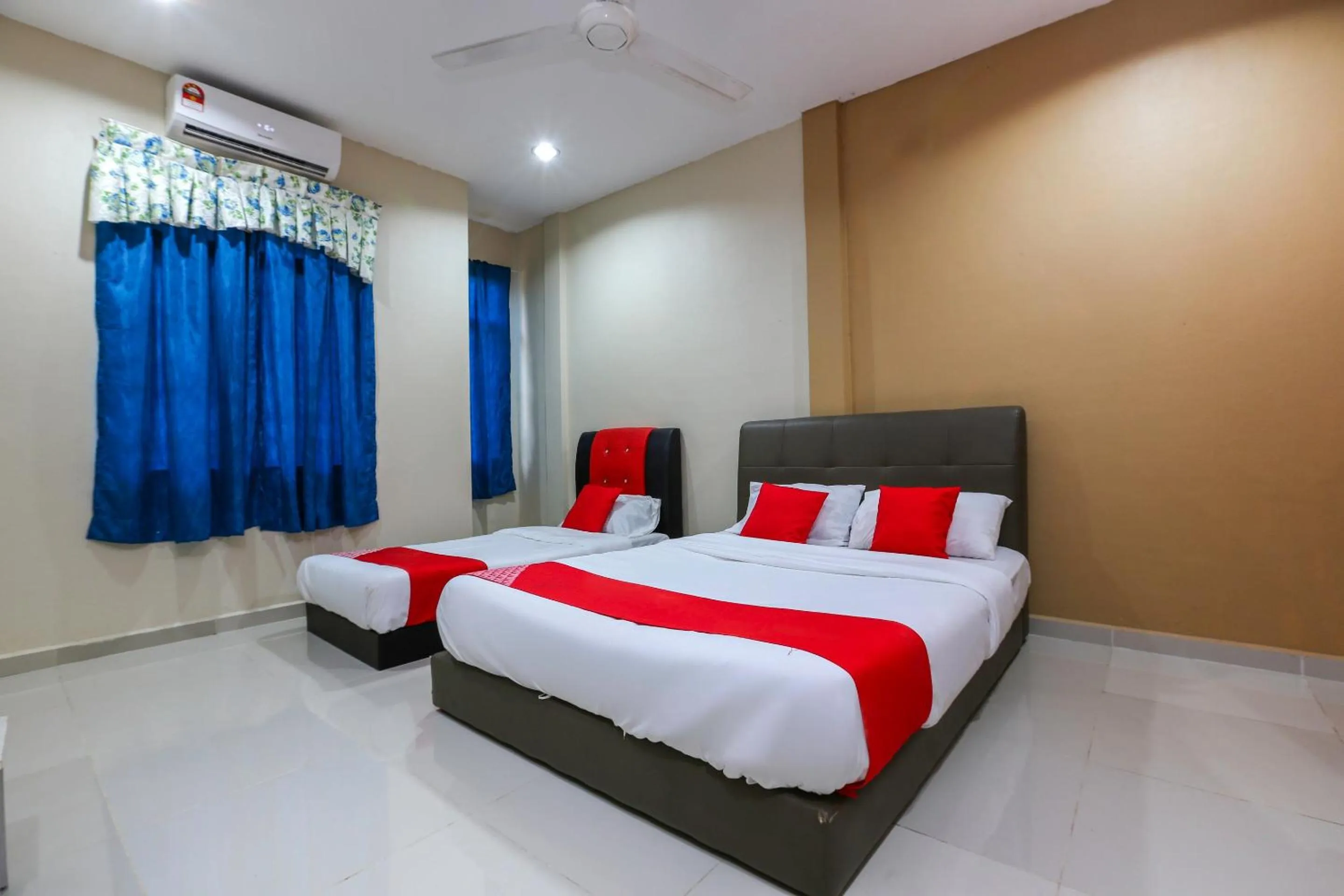 Bedroom, Bed in OYO 89933 Nun Hotel