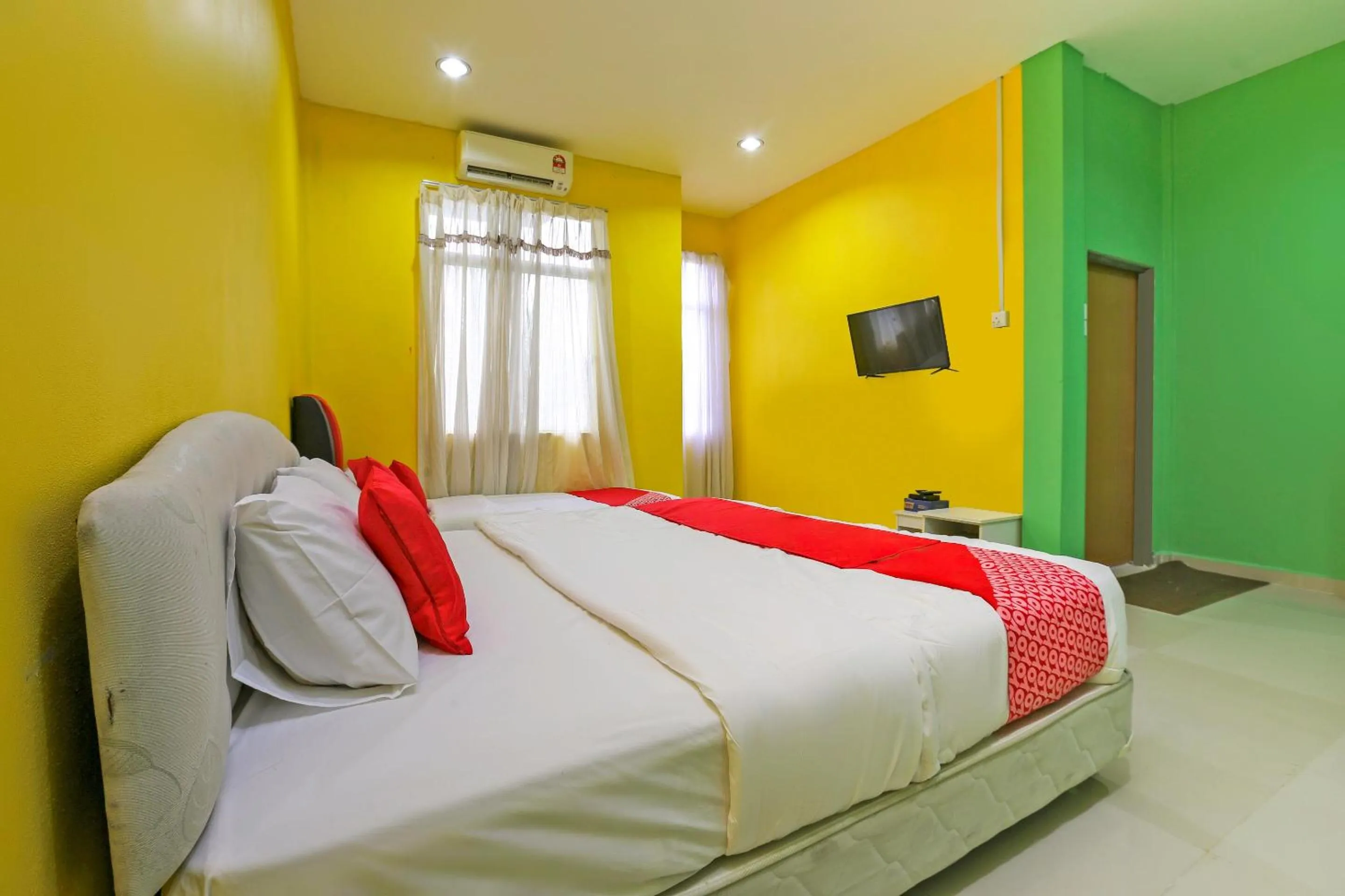 Bedroom, Bed in OYO 89933 Nun Hotel