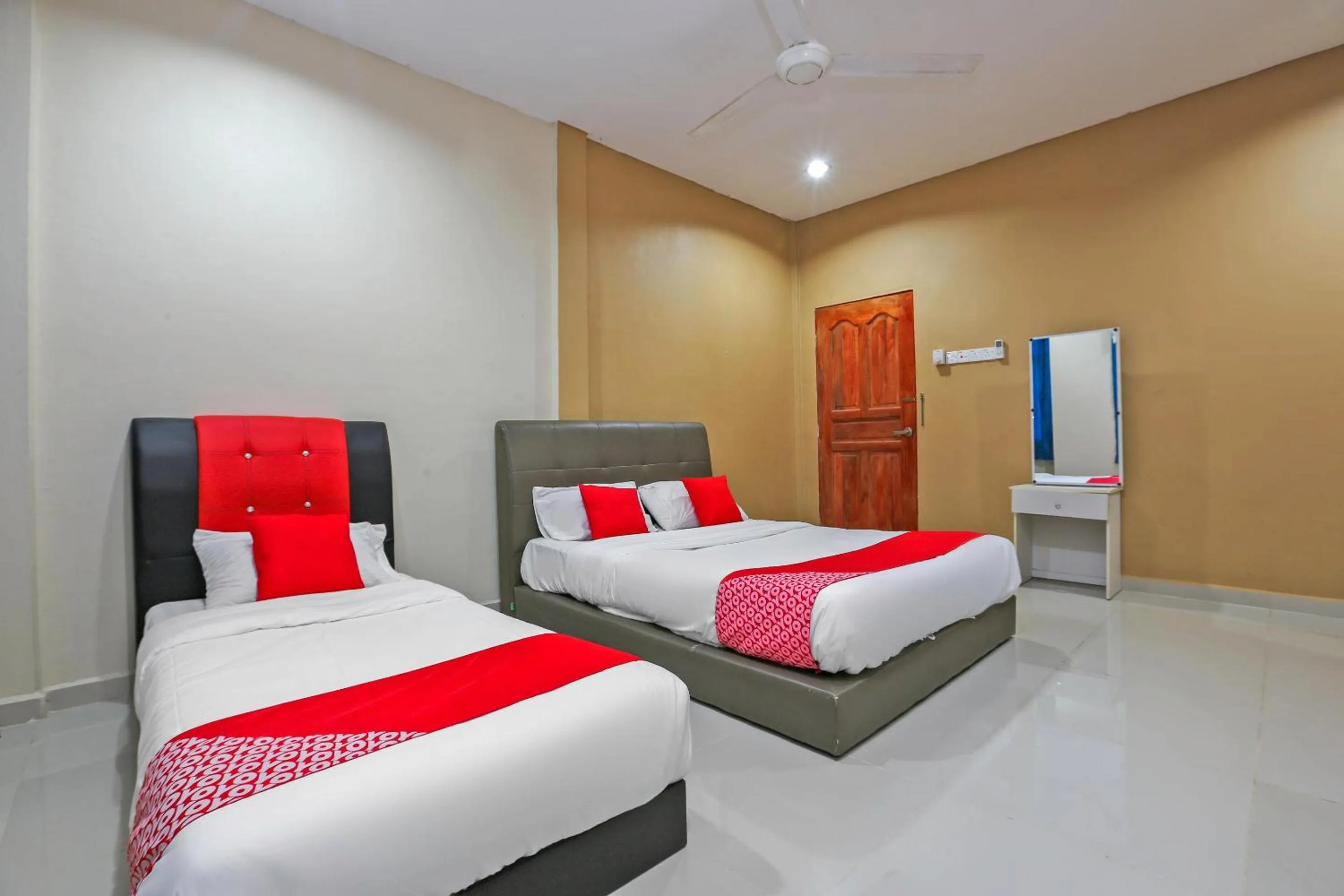 Bedroom, Bed in OYO 89933 Nun Hotel