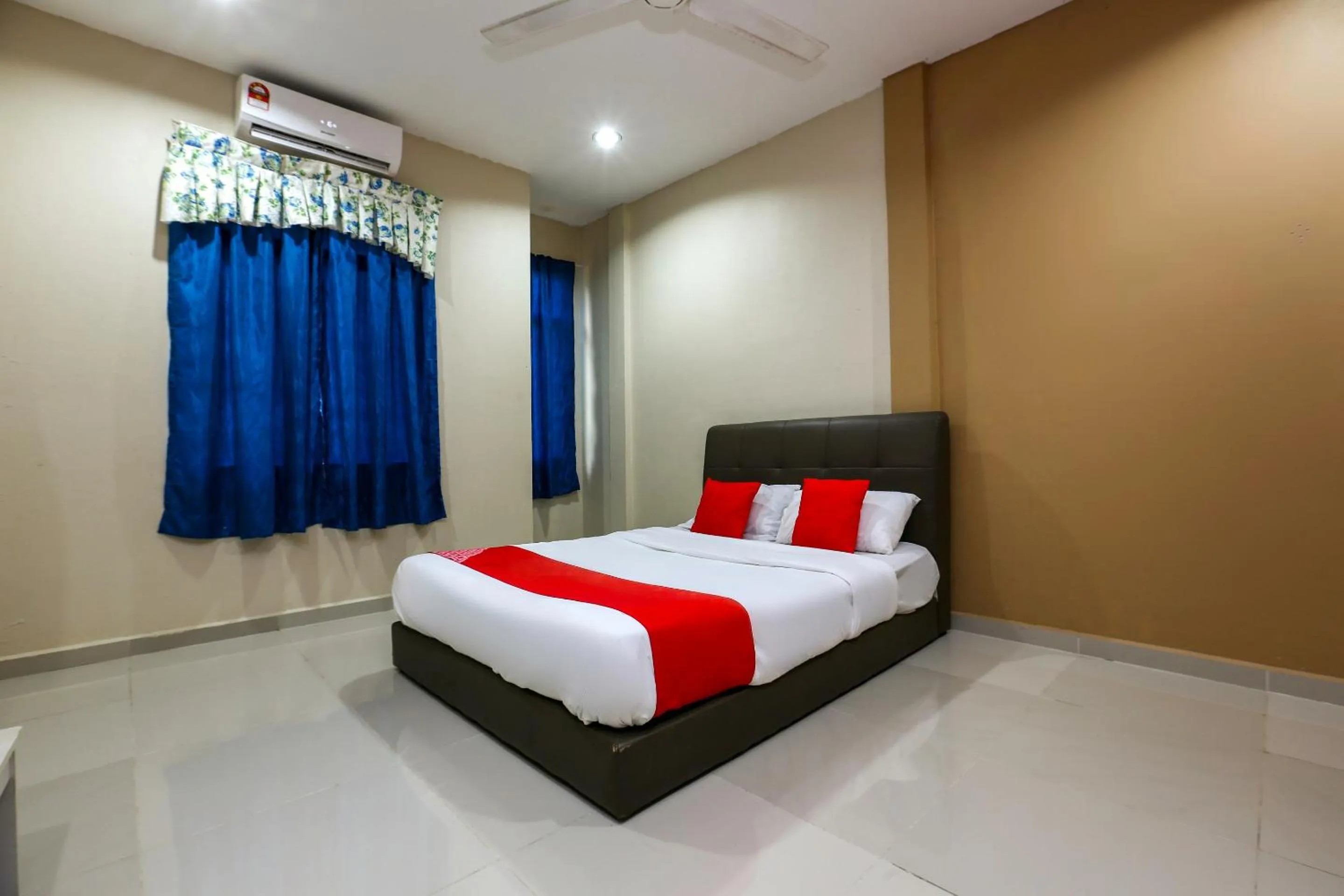 Bedroom, Bed in OYO 89933 Nun Hotel