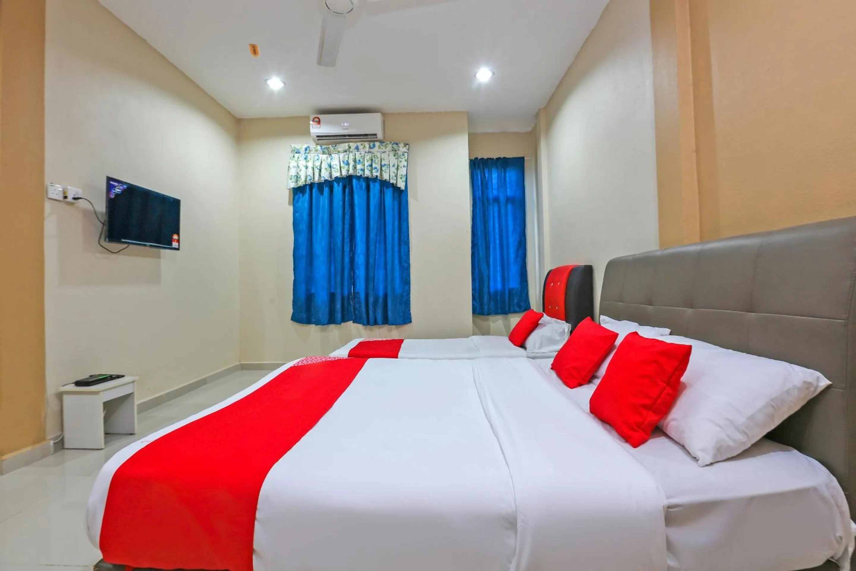 Bedroom, Bed in OYO 89933 Nun Hotel