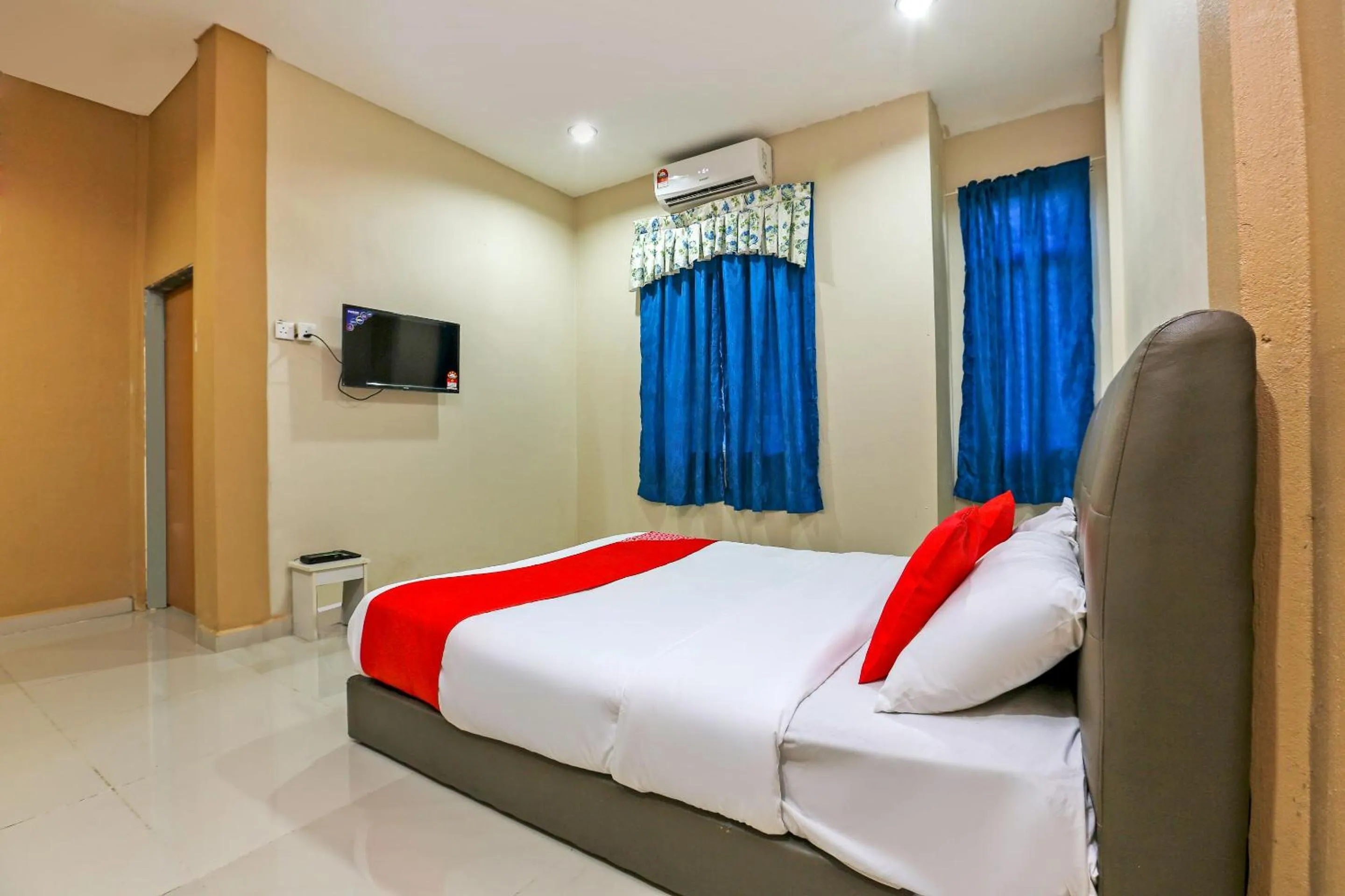 Bedroom, Bed in OYO 89933 Nun Hotel