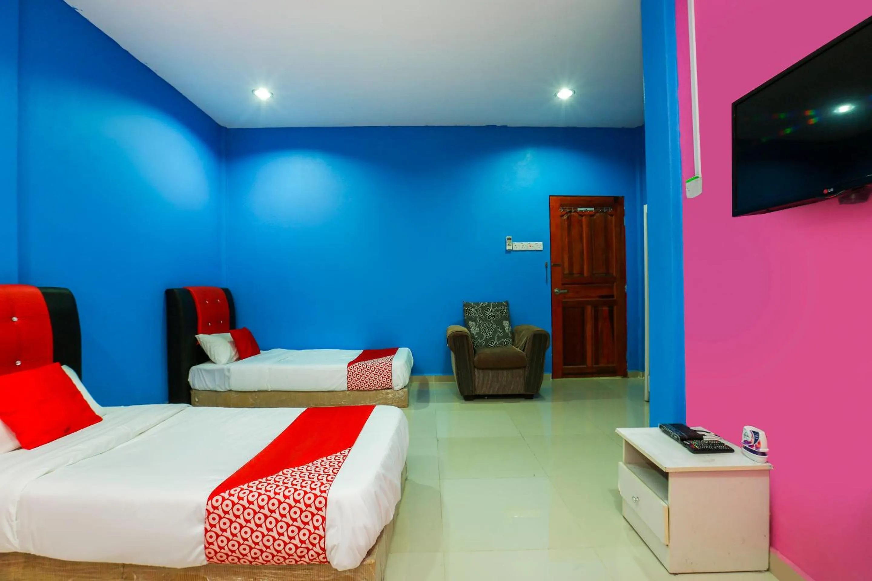 Bedroom, Bed in OYO 89933 Nun Hotel