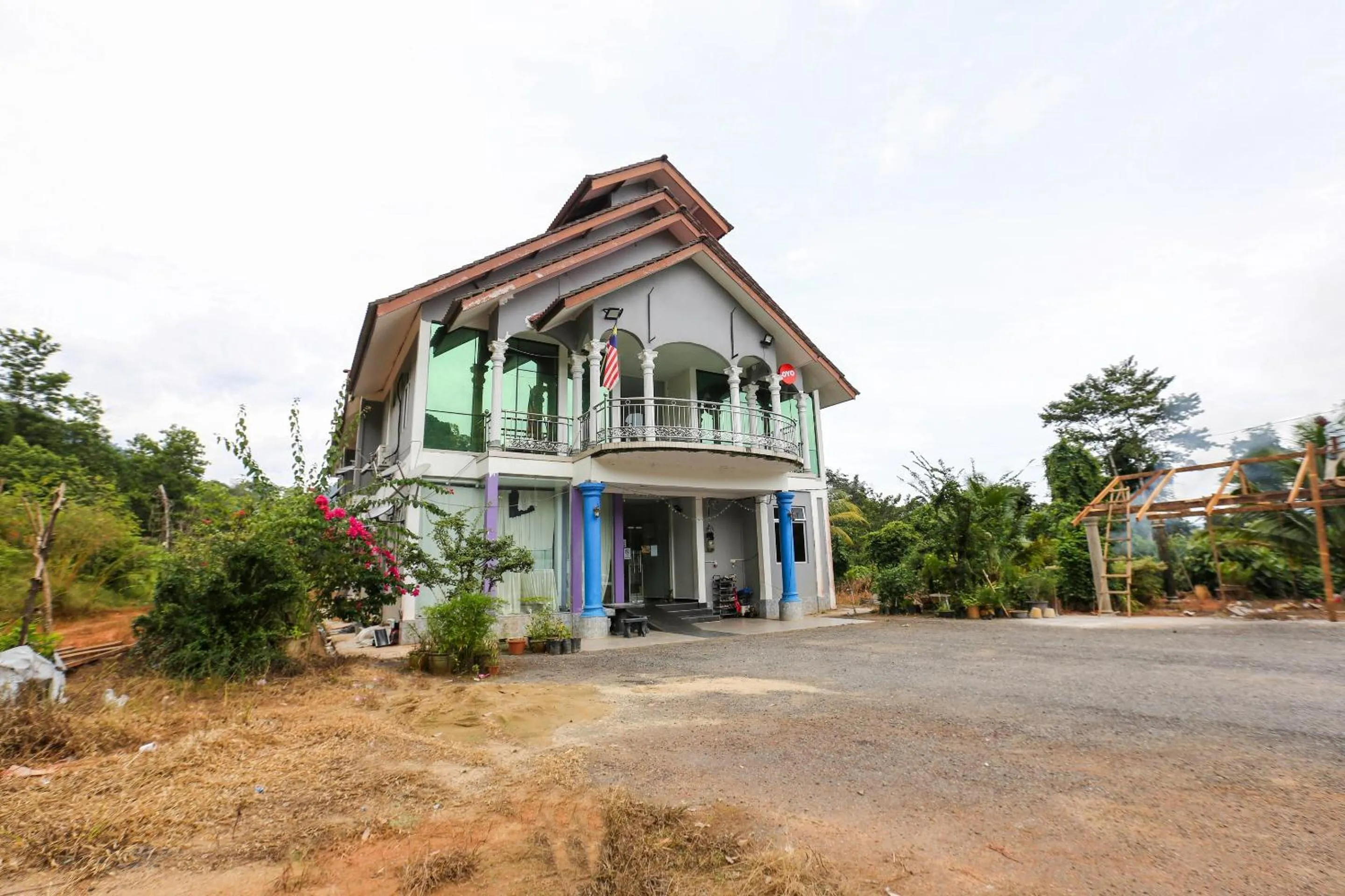 Facade/entrance in OYO 89933 Nun Hotel